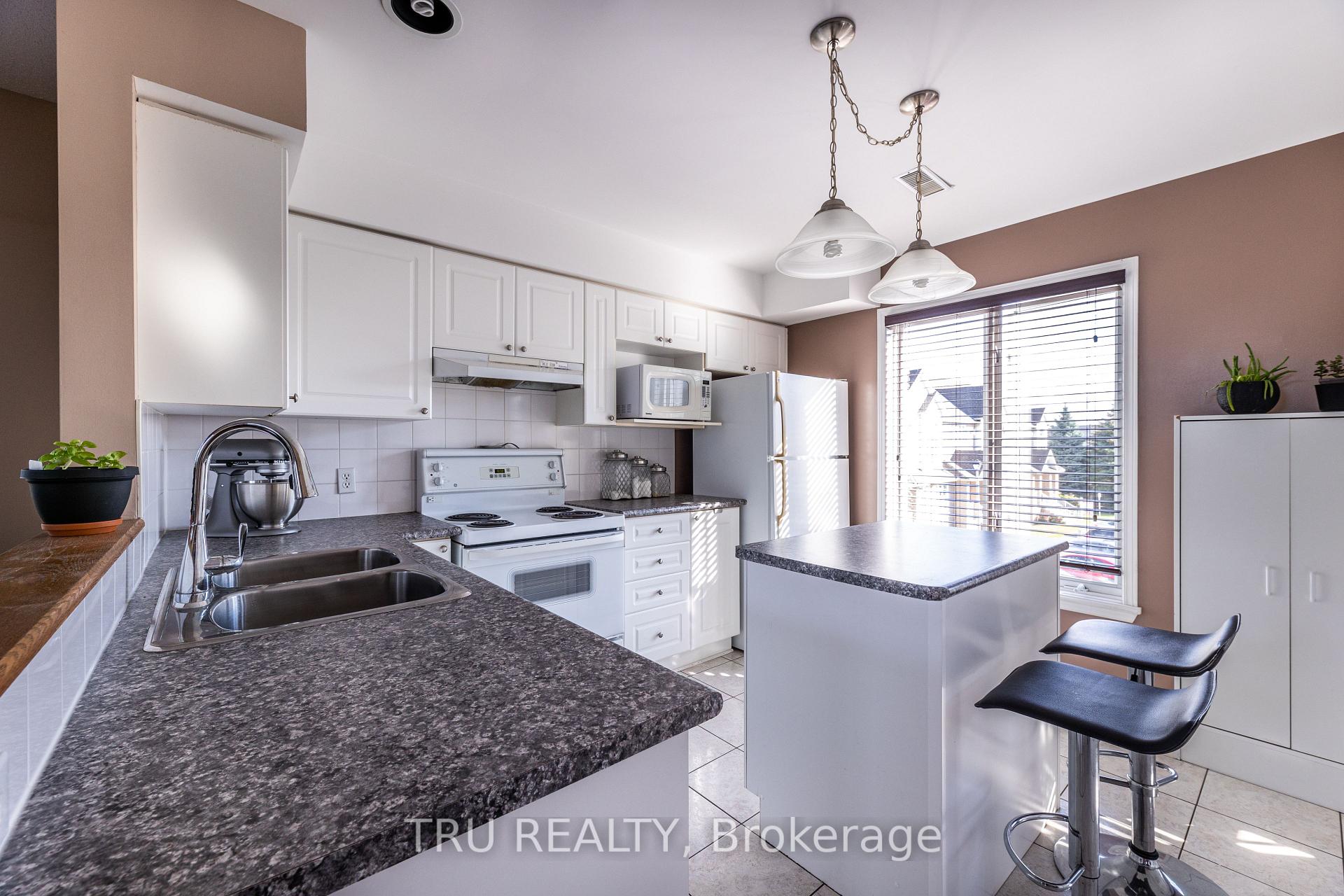 Photo 10 of 1707 Blohm Drive, Ottawa, Hunt Club Park — HOMEH