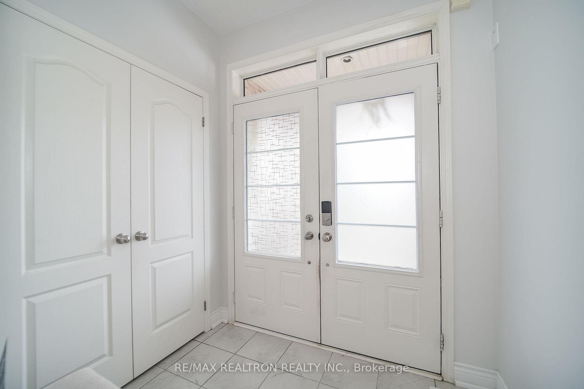 Photo 4 of 2544 Bandsman Crescent, Oshawa, Windfields — HOMEH