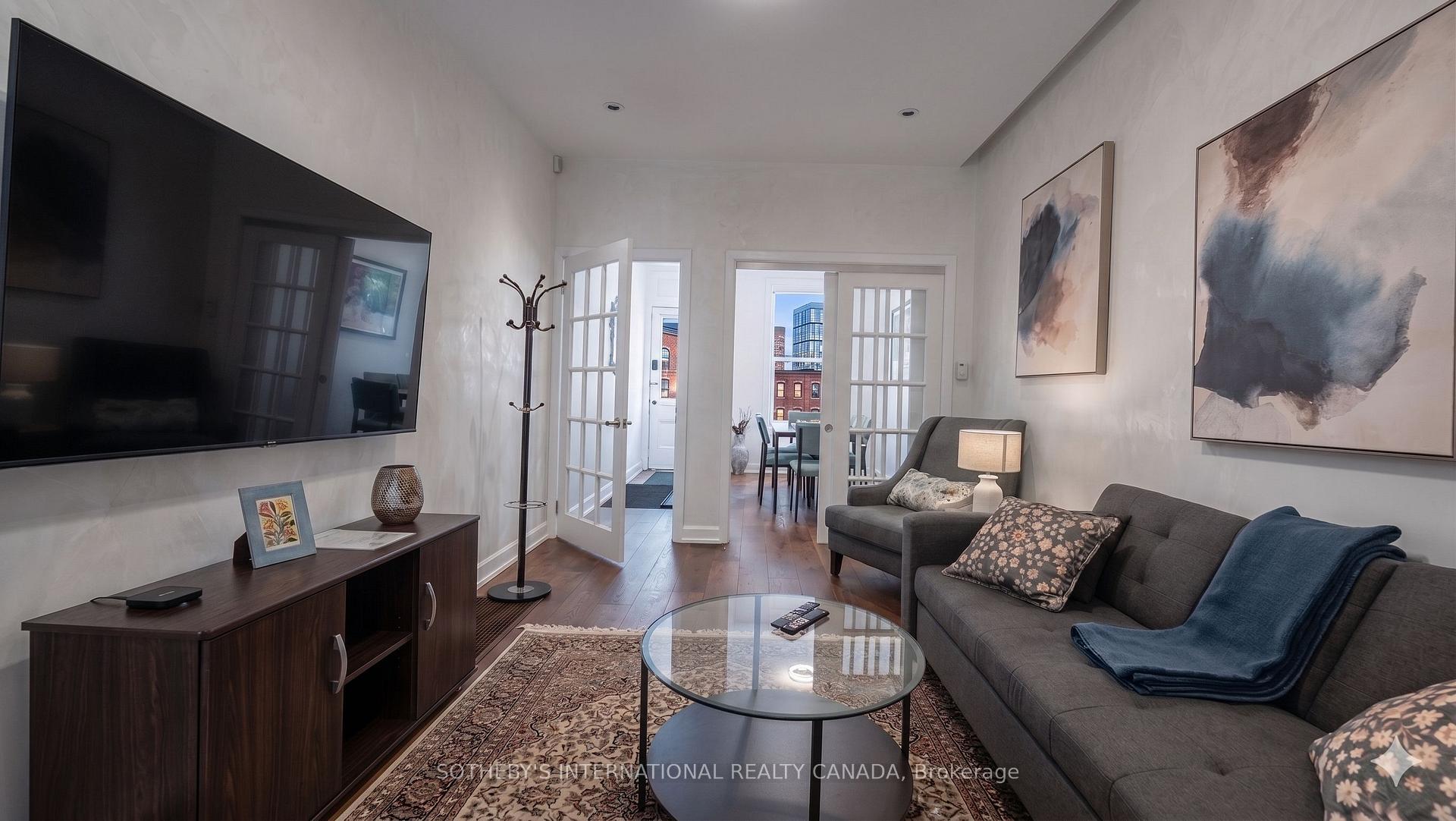 Photo 3 of 11 D'arcy Street, Toronto, Kensington-Chinatown — HOMEH
