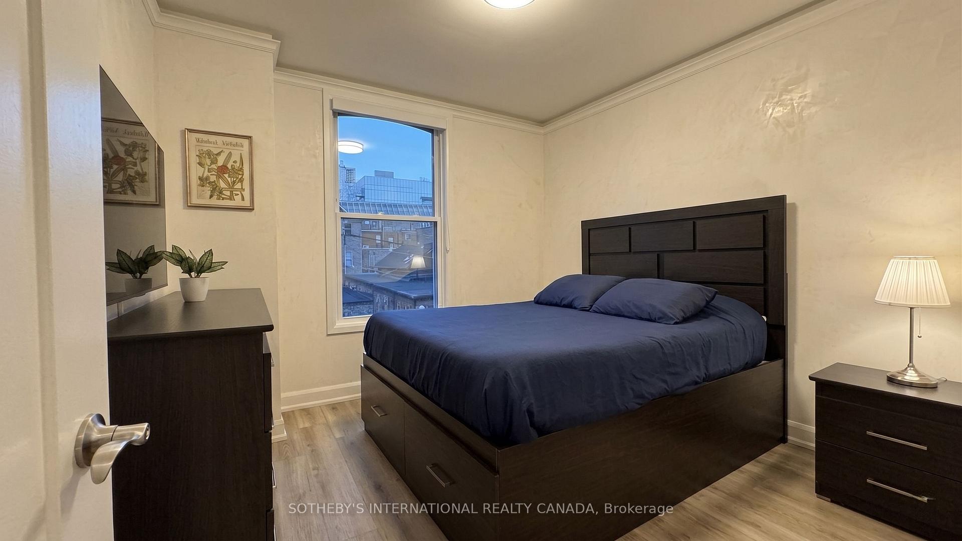 Photo 4 of 11 D'arcy Street, Toronto, Kensington-Chinatown — HOMEH
