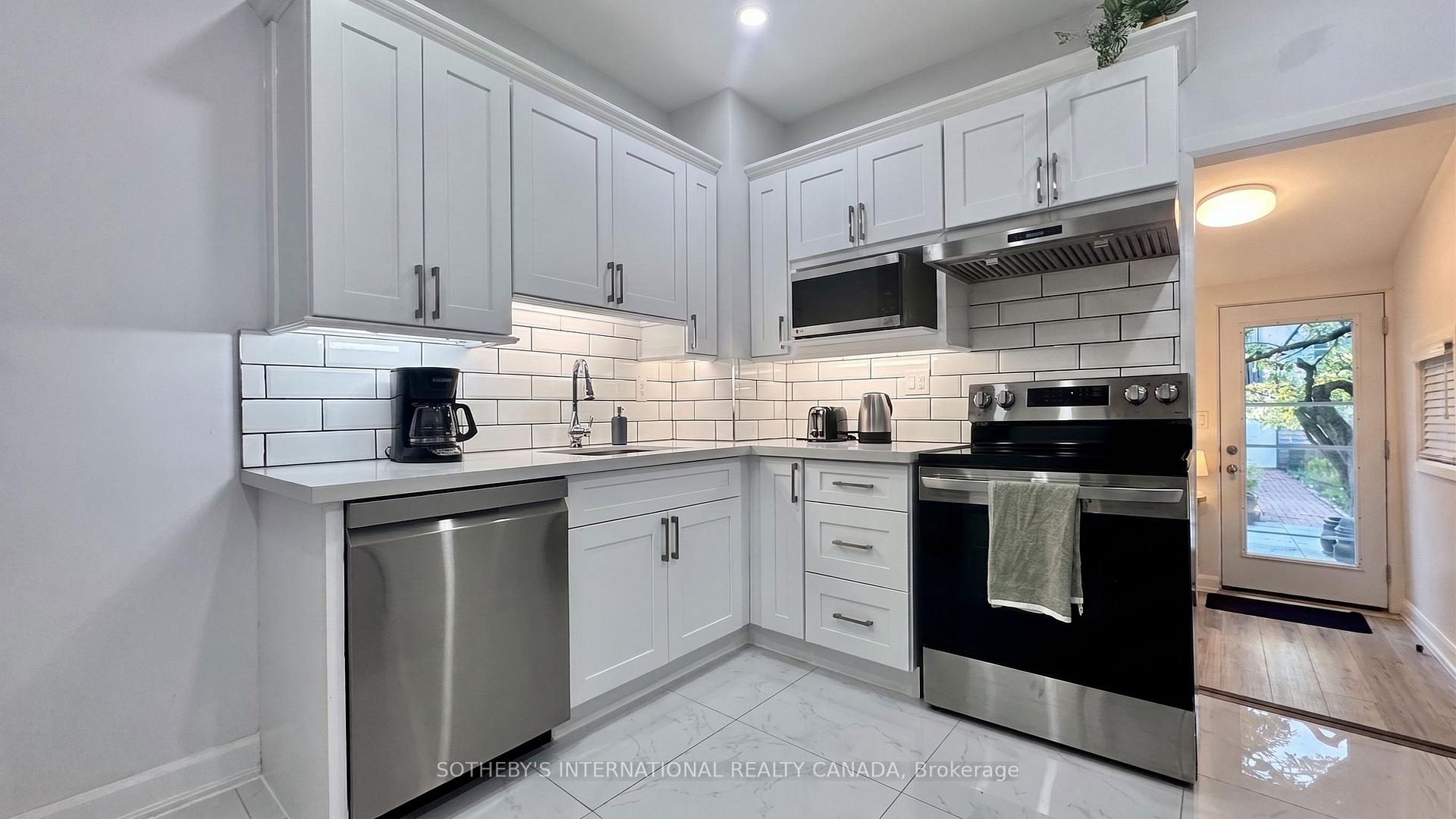 Photo 5 of 11 D'arcy Street, Toronto, Kensington-Chinatown — HOMEH
