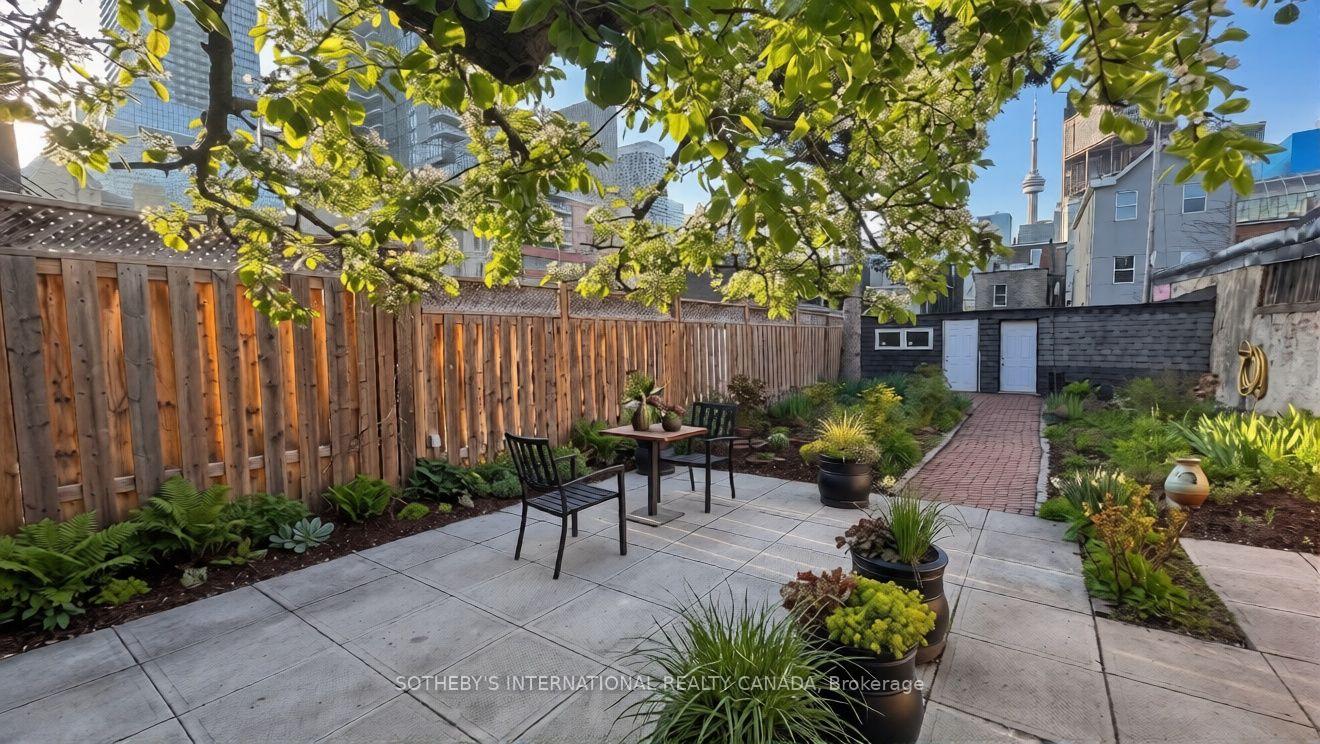 Photo 6 of 11 D'arcy Street, Toronto, Kensington-Chinatown — HOMEH