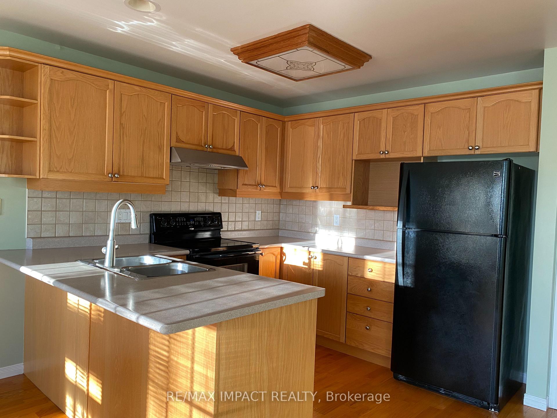 Photo 5 of Unit MAIN, 1452 Greenvalley Trail, Oshawa, Taunton — HOMEH