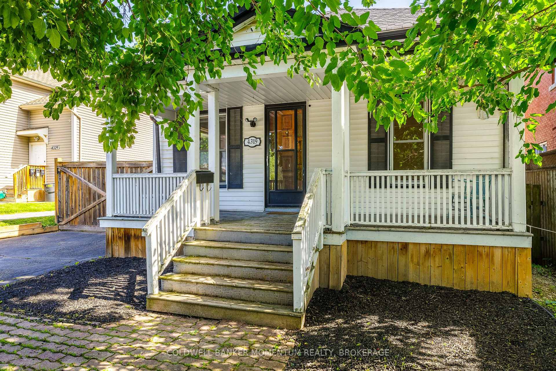 Photo 4 of 4319 Seneca Street, Niagara Falls, Downtown — HOMEH