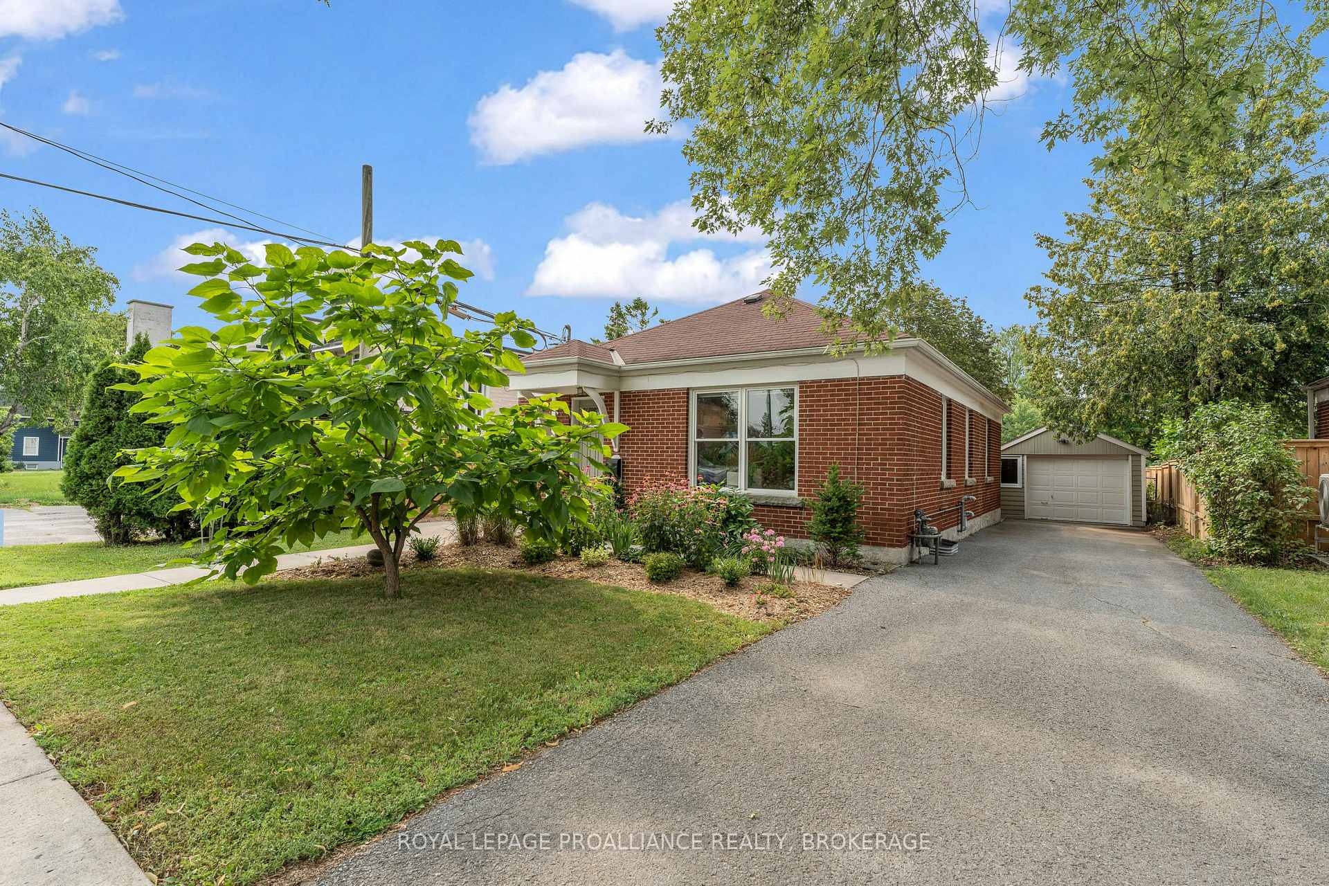 Photo 3 of 640 Brock Street, Kingston, Central City East — HOMEH