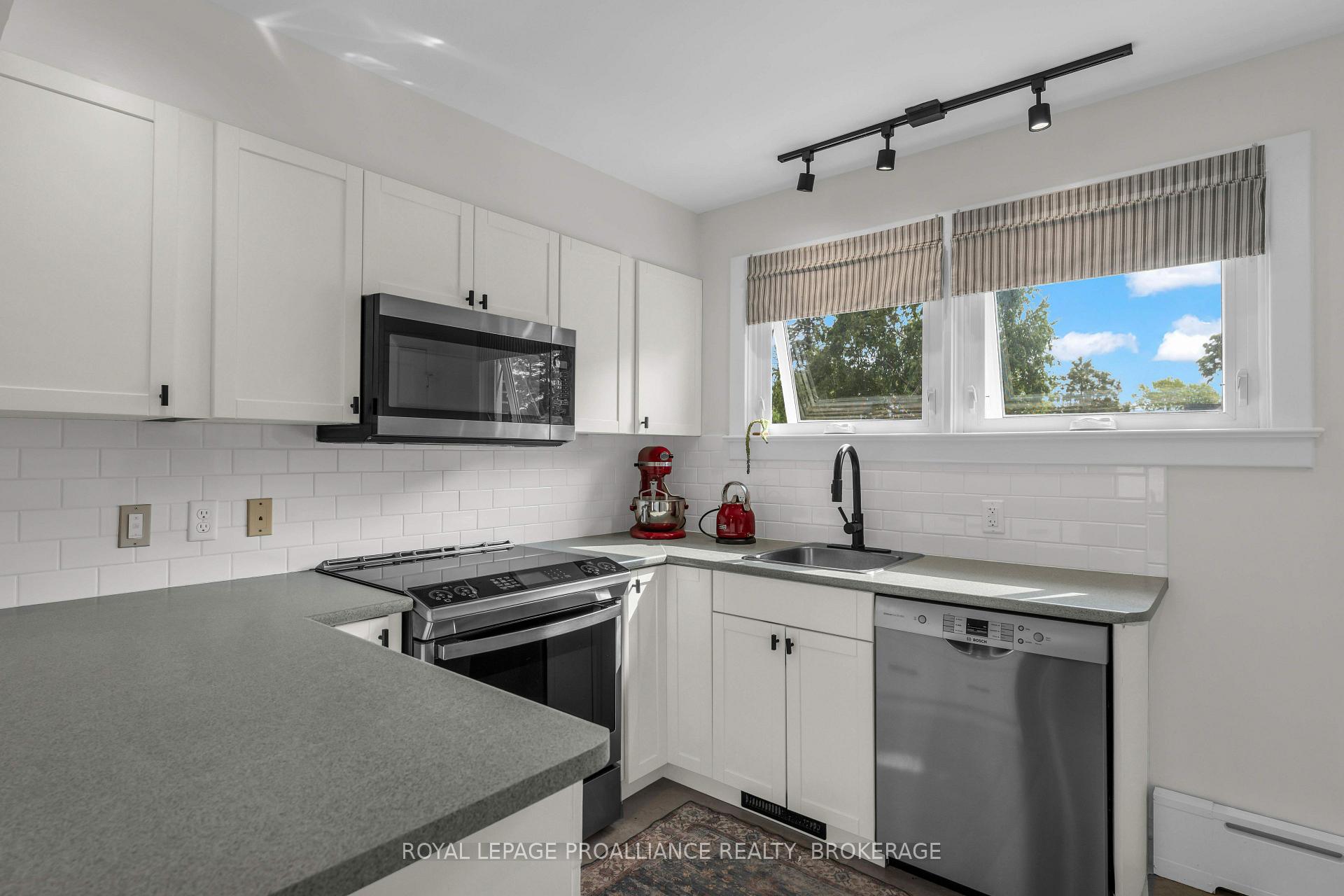 Photo 13 of 640 Brock Street, Kingston, Central City East — HOMEH