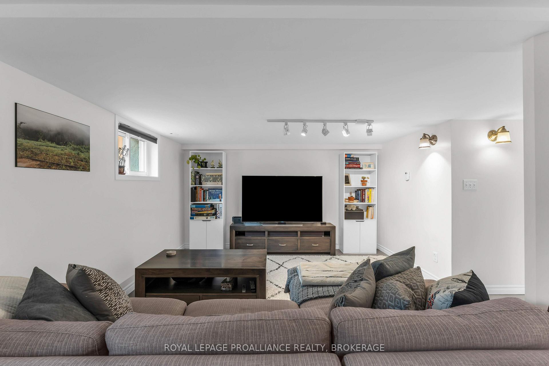 Photo 26 of 640 Brock Street, Kingston, Central City East — HOMEH