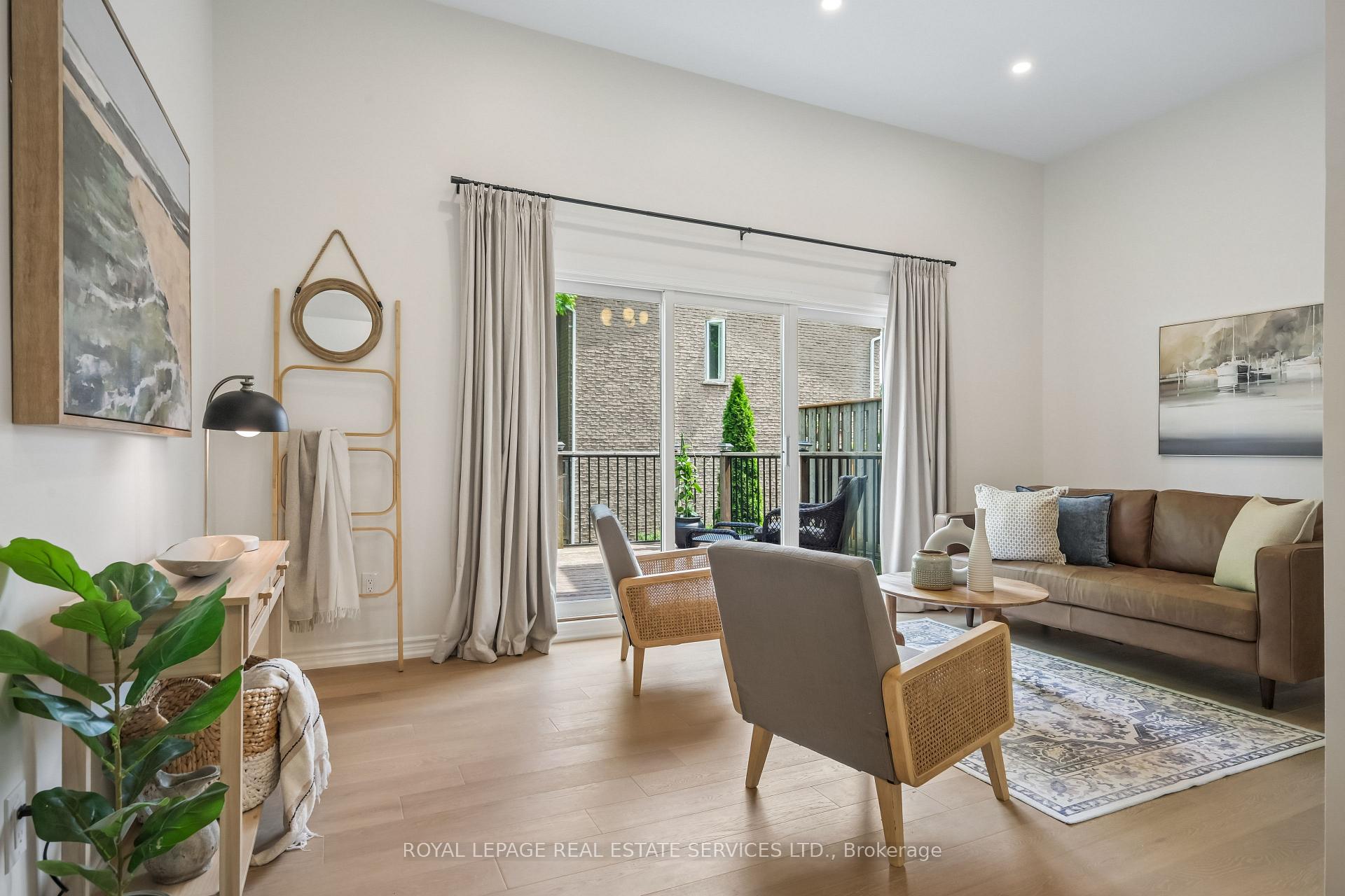 Photo 2 of 2222 Marine Drive, Oakville, Bronte — HOMEH