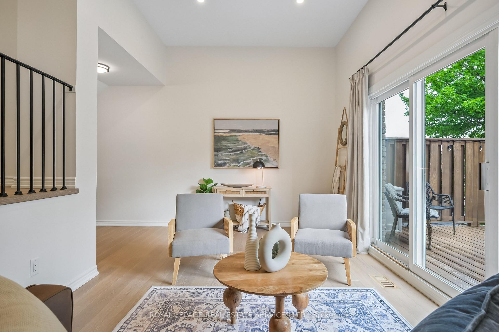 Photo 4 of 2222 Marine Drive, Oakville, Bronte — HOMEH