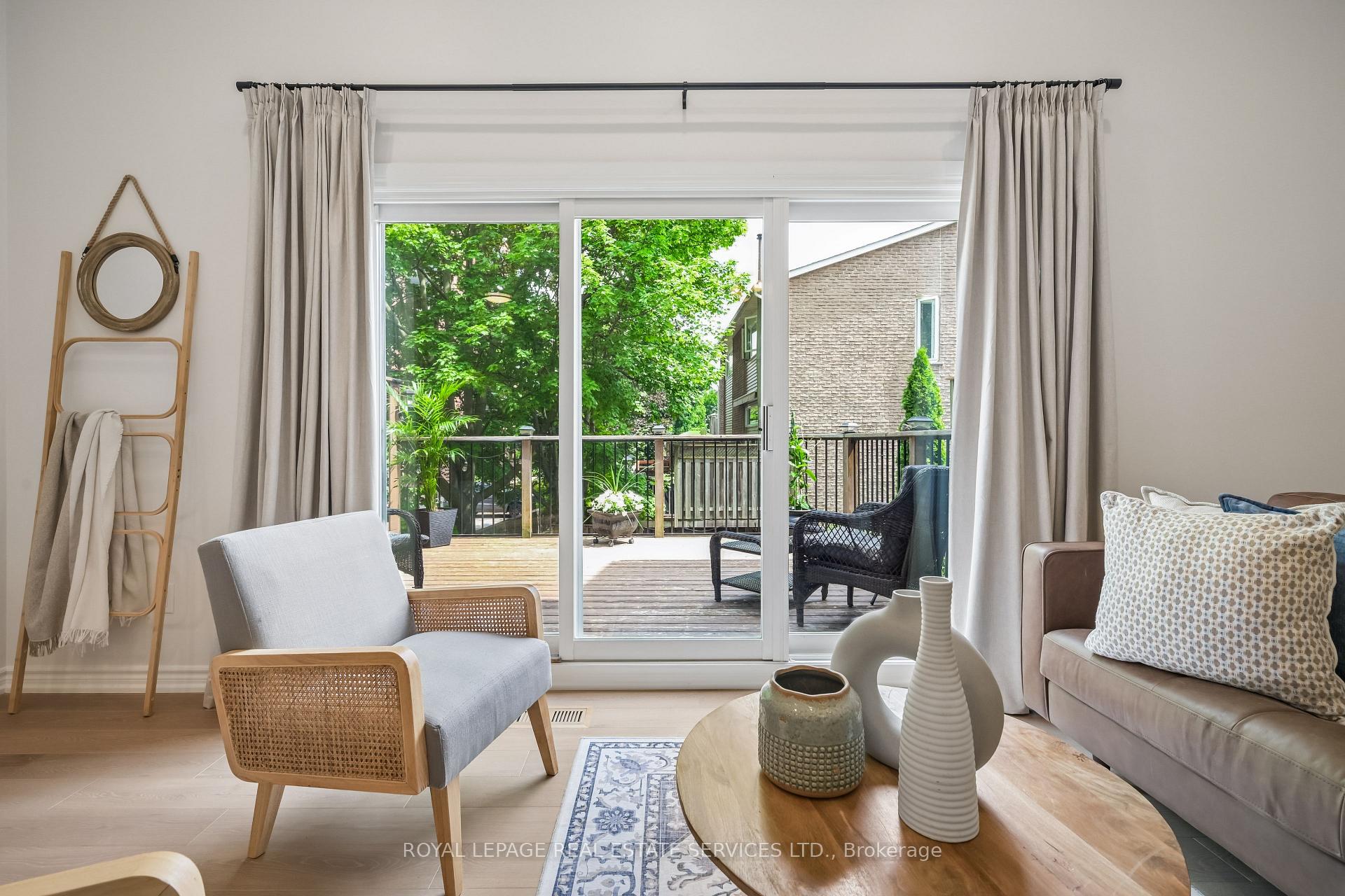Photo 5 of 2222 Marine Drive, Oakville, Bronte — HOMEH