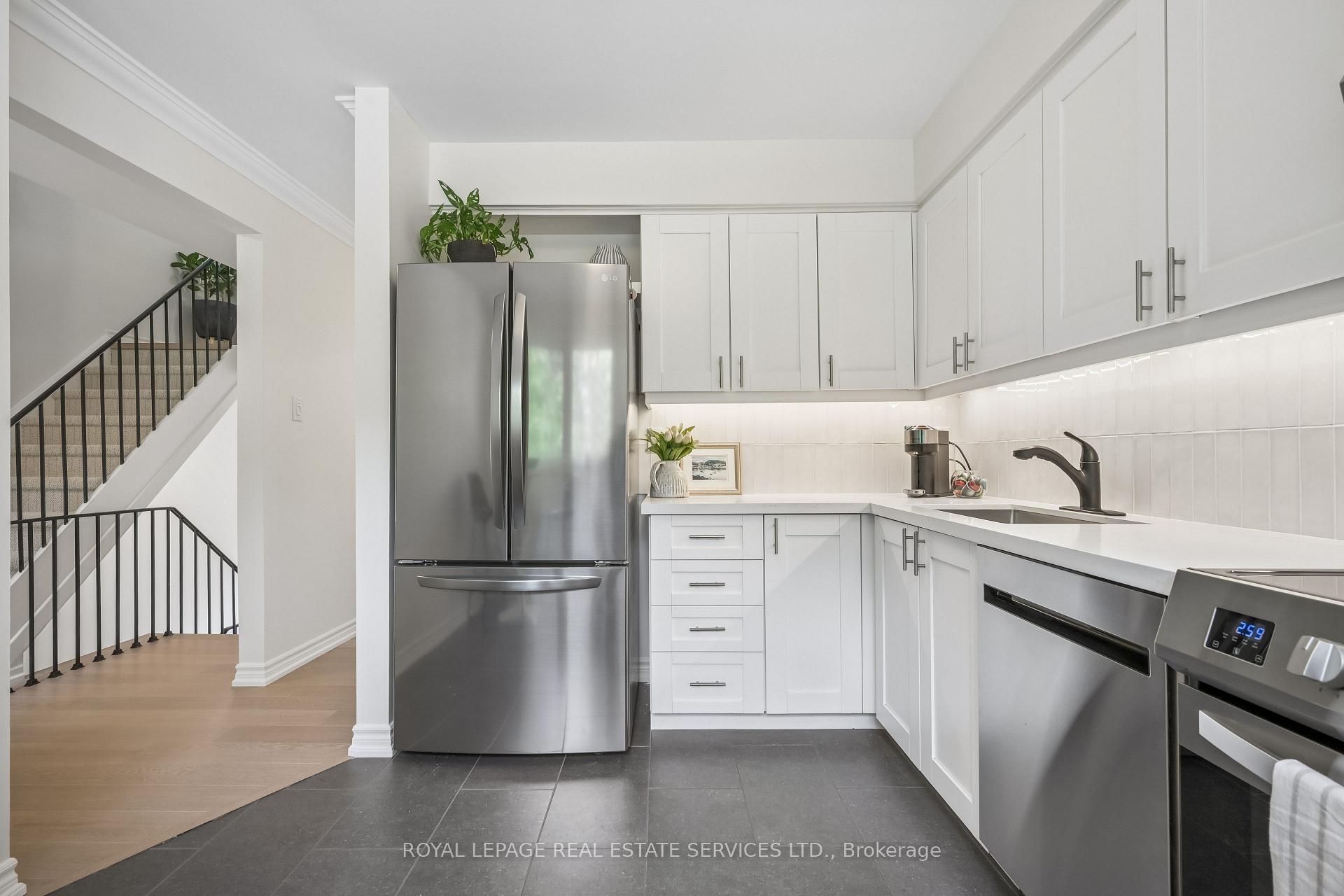 Photo 14 of 2222 Marine Drive, Oakville, Bronte — HOMEH
