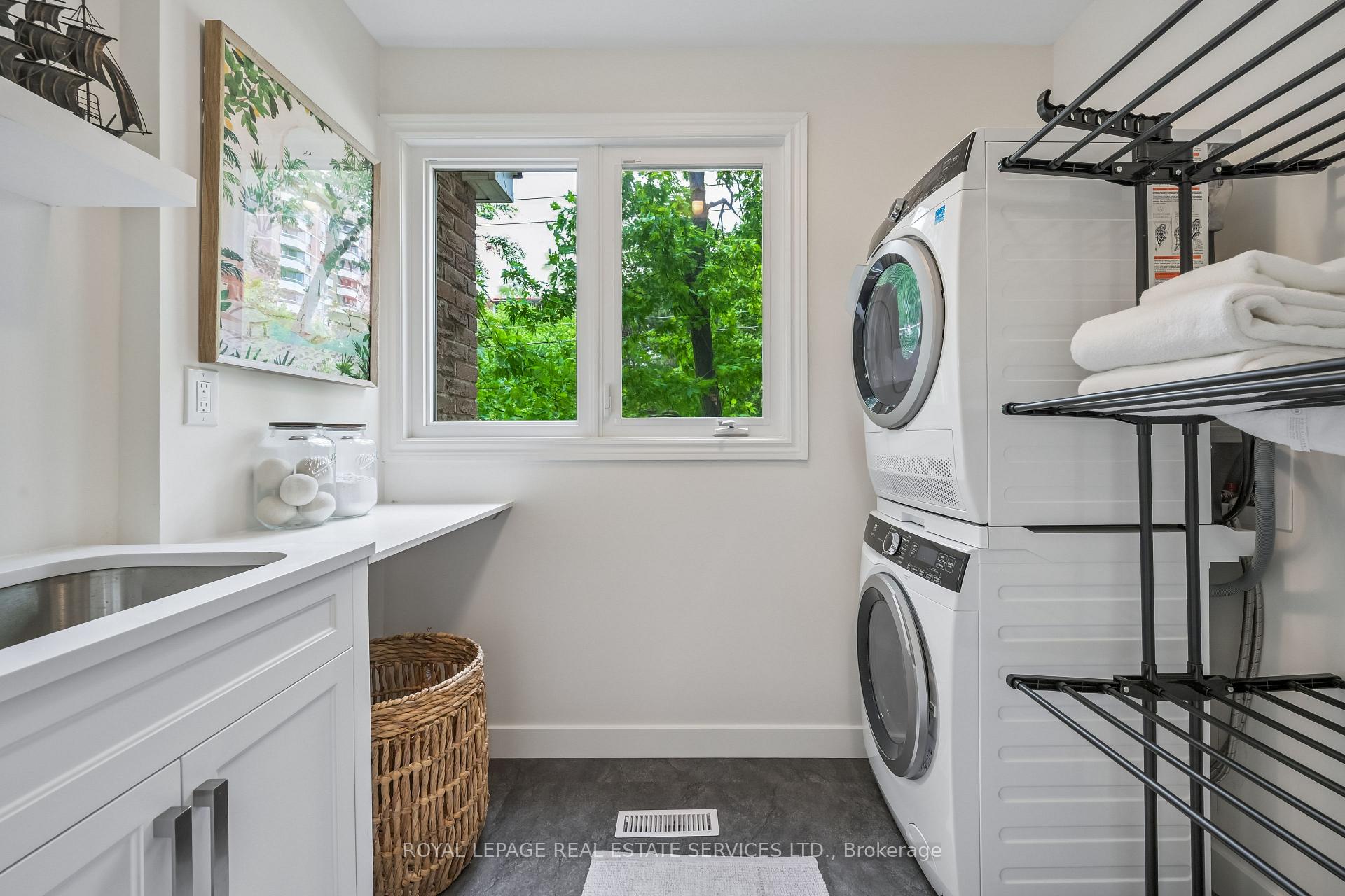 Photo 15 of 2222 Marine Drive, Oakville, Bronte — HOMEH