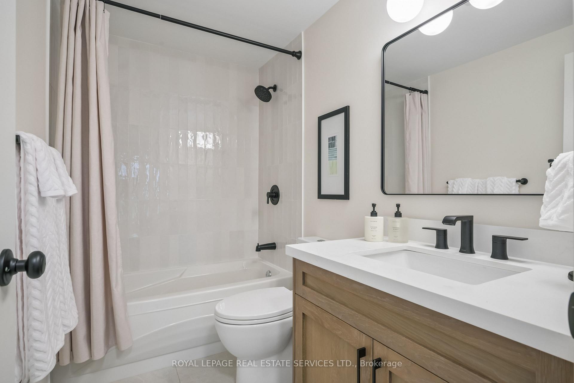 Photo 20 of 2222 Marine Drive, Oakville, Bronte — HOMEH