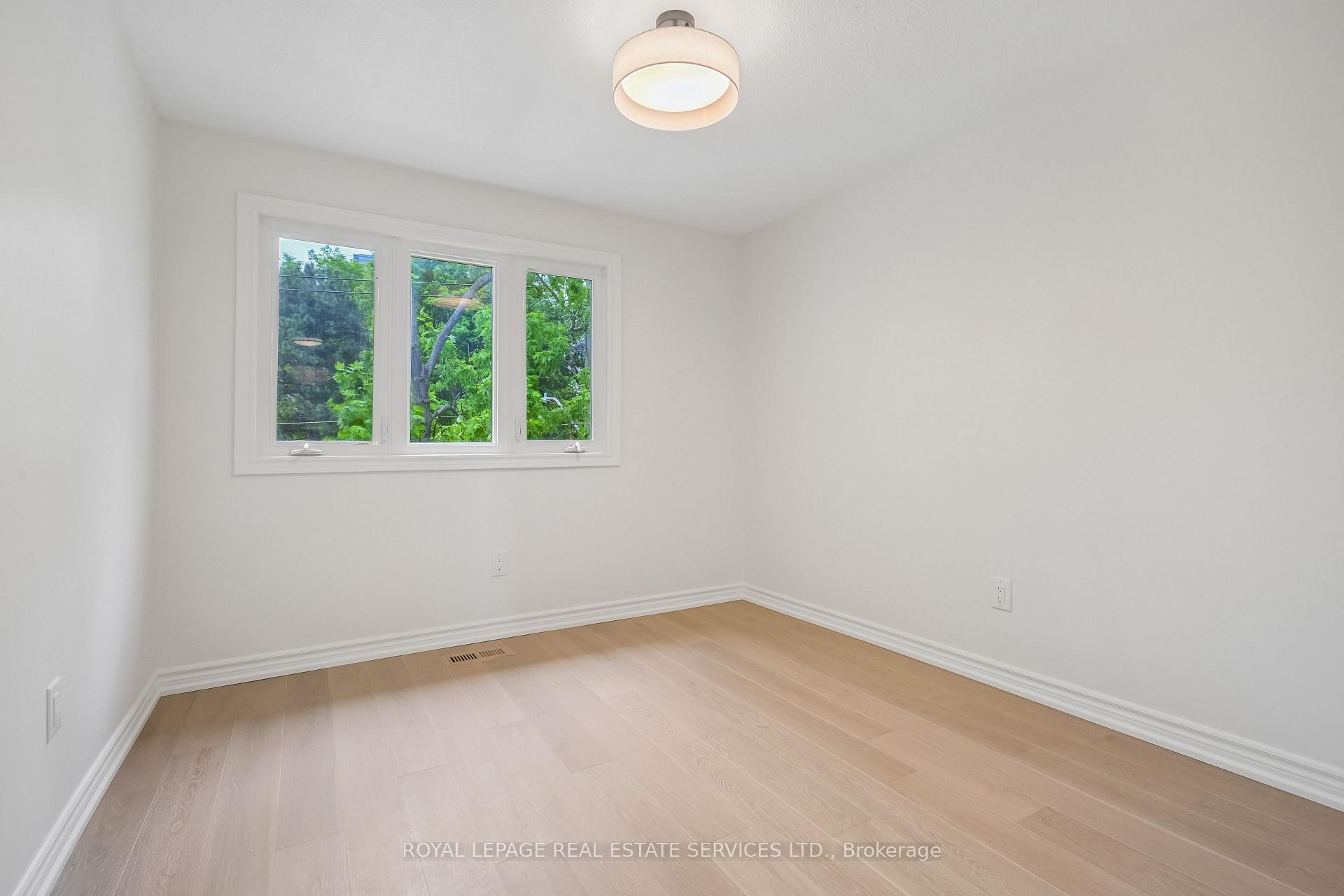Photo 22 of 2222 Marine Drive, Oakville, Bronte — HOMEH