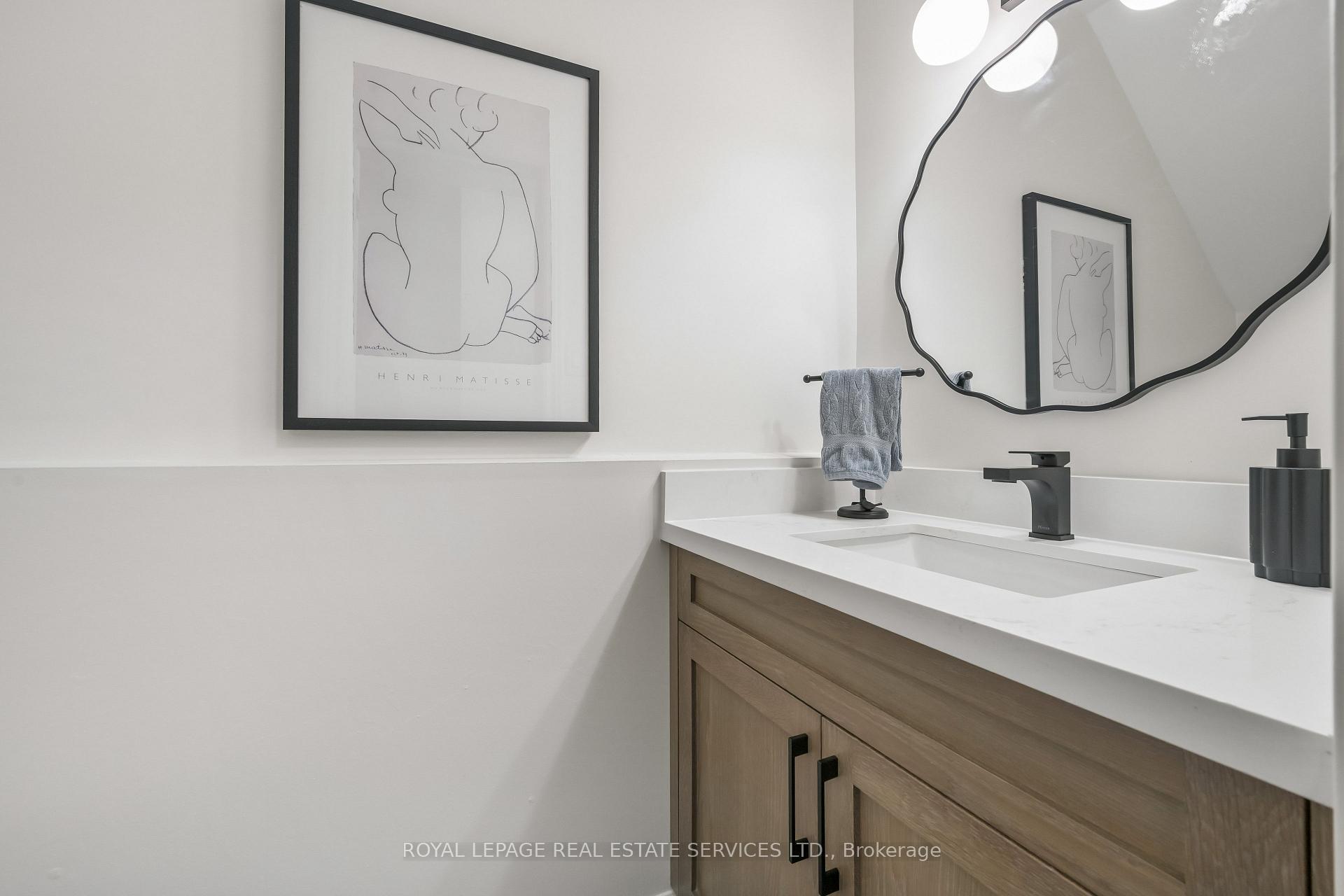 Photo 25 of 2222 Marine Drive, Oakville, Bronte — HOMEH