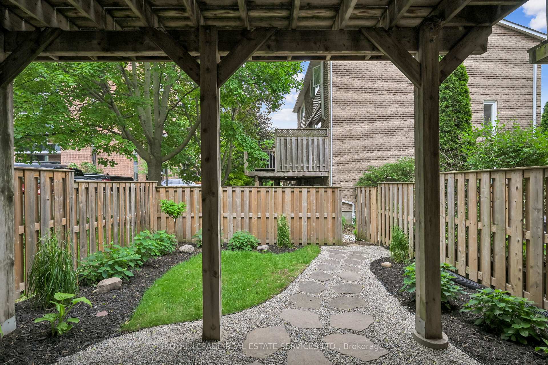 Photo 27 of 2222 Marine Drive, Oakville, Bronte — HOMEH