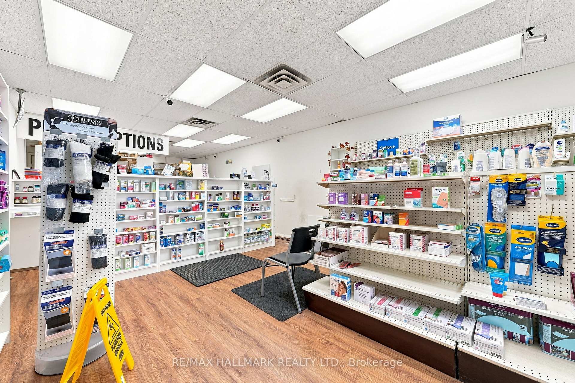 Photo 9 of 1485 Gerrard Street E, Toronto, Greenwood-Coxwell — HOMEH