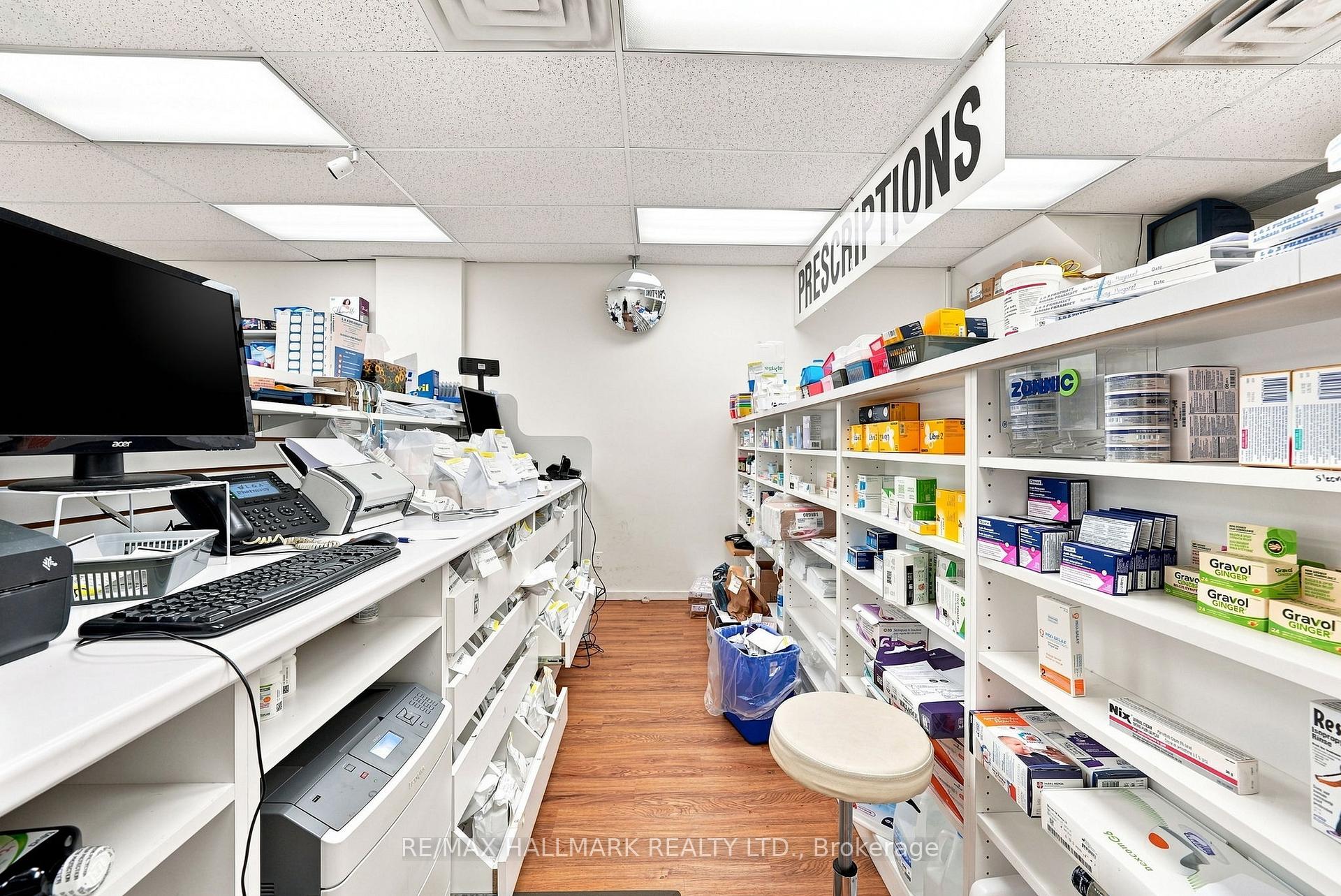 Photo 17 of 1485 Gerrard Street E, Toronto, Greenwood-Coxwell — HOMEH