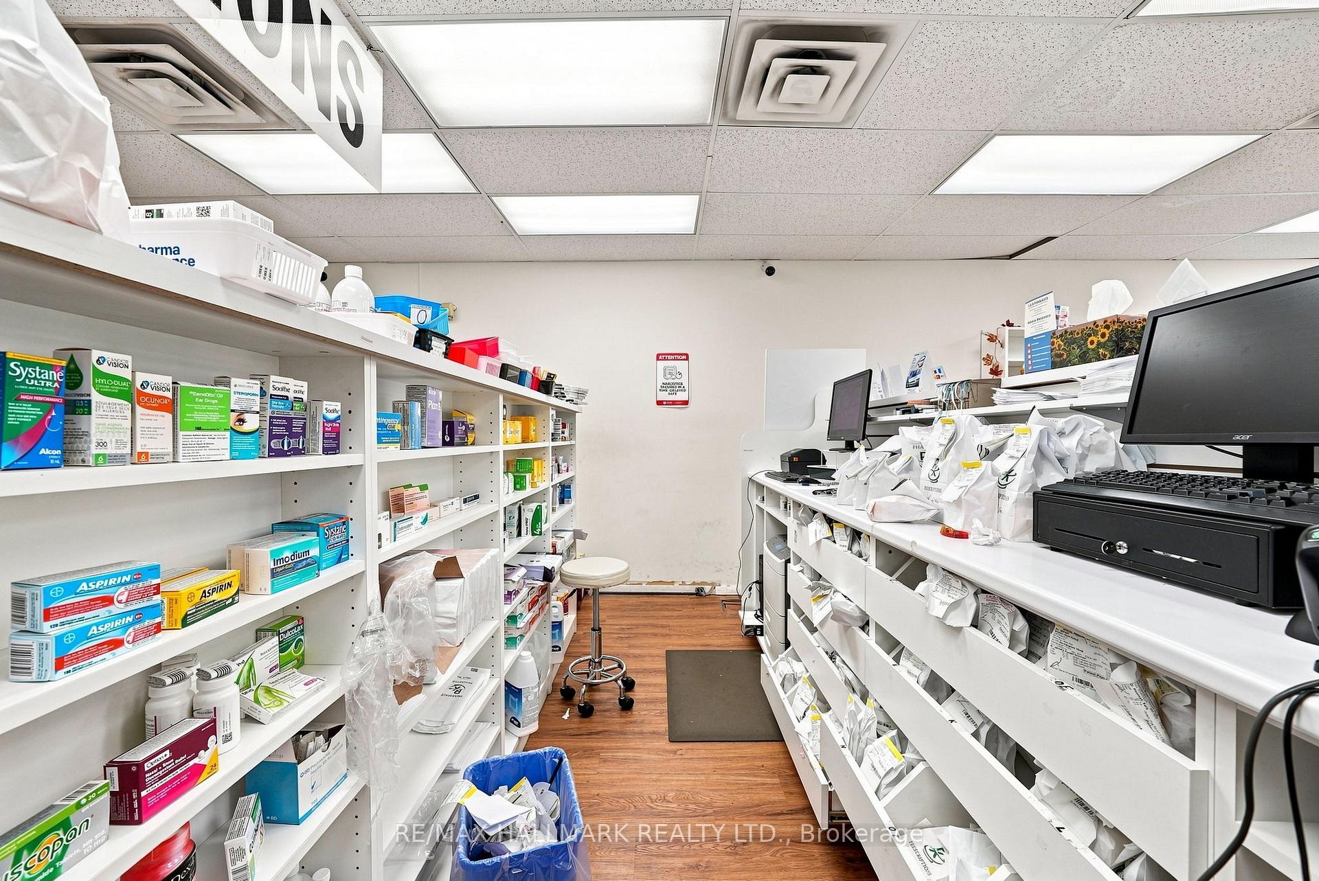 Photo 18 of 1485 Gerrard Street E, Toronto, Greenwood-Coxwell — HOMEH