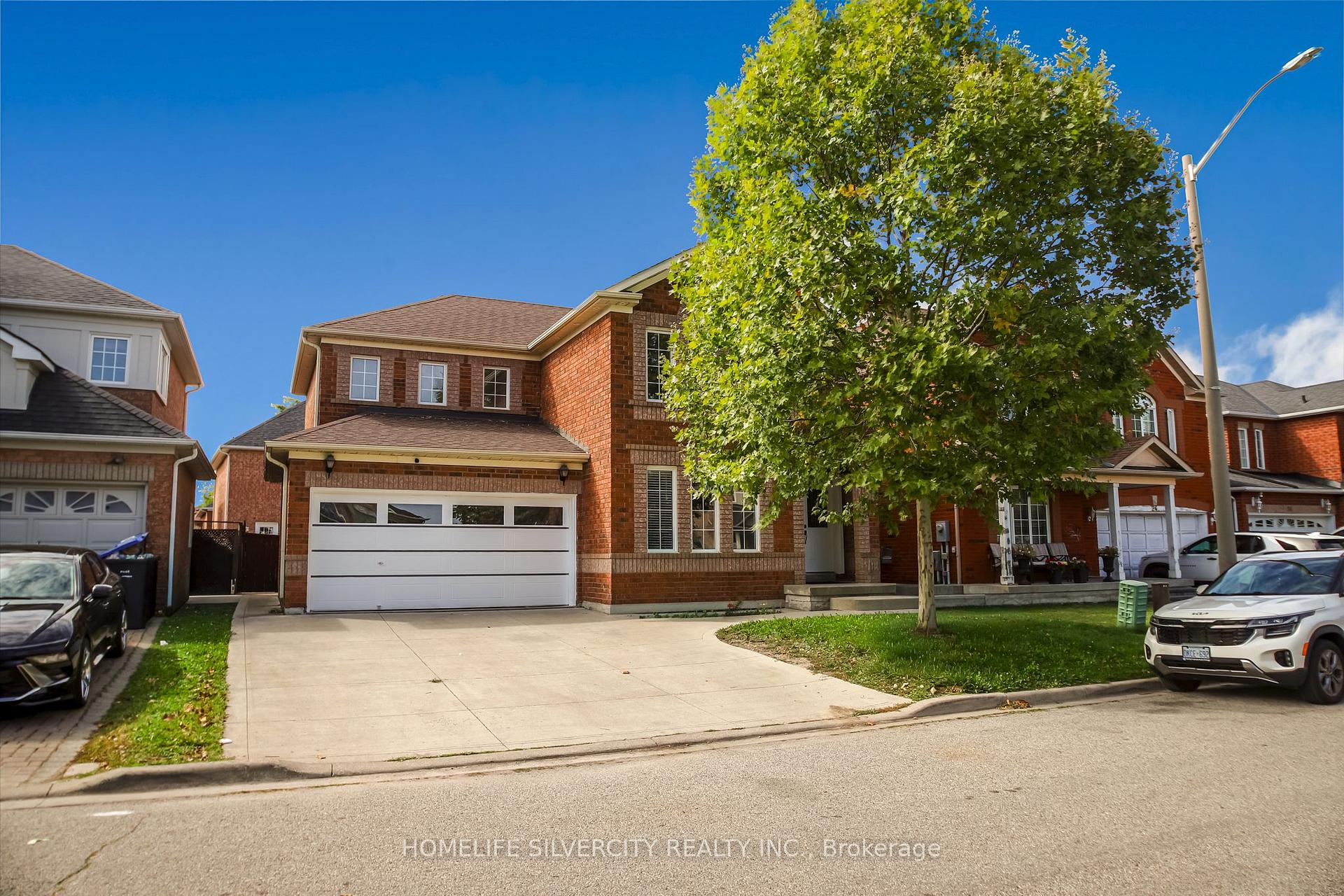 Photo 2 of 22 Meadow Glade Road, Brampton, Sandringham-Wellington — HOMEH