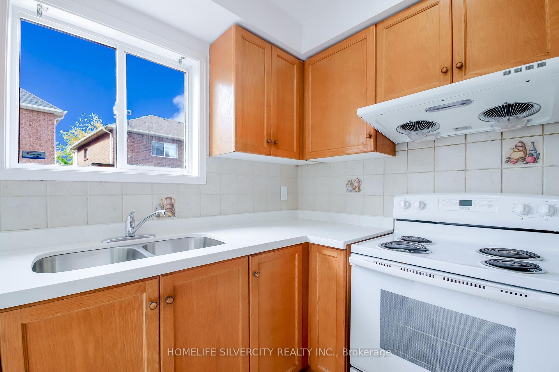 Photo 15 of 22 Meadow Glade Road, Brampton, Sandringham-Wellington — HOMEH