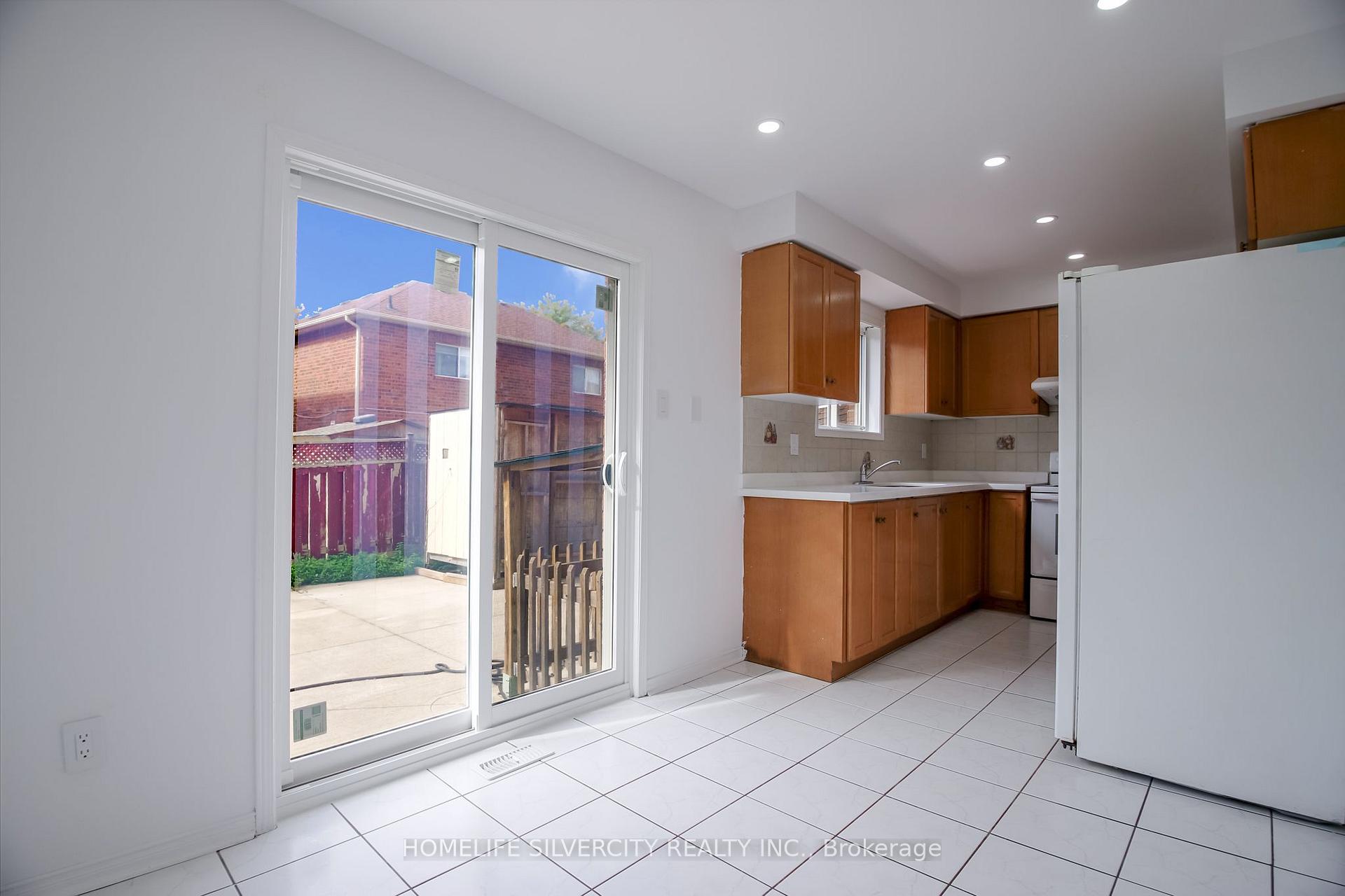Photo 16 of 22 Meadow Glade Road, Brampton, Sandringham-Wellington — HOMEH