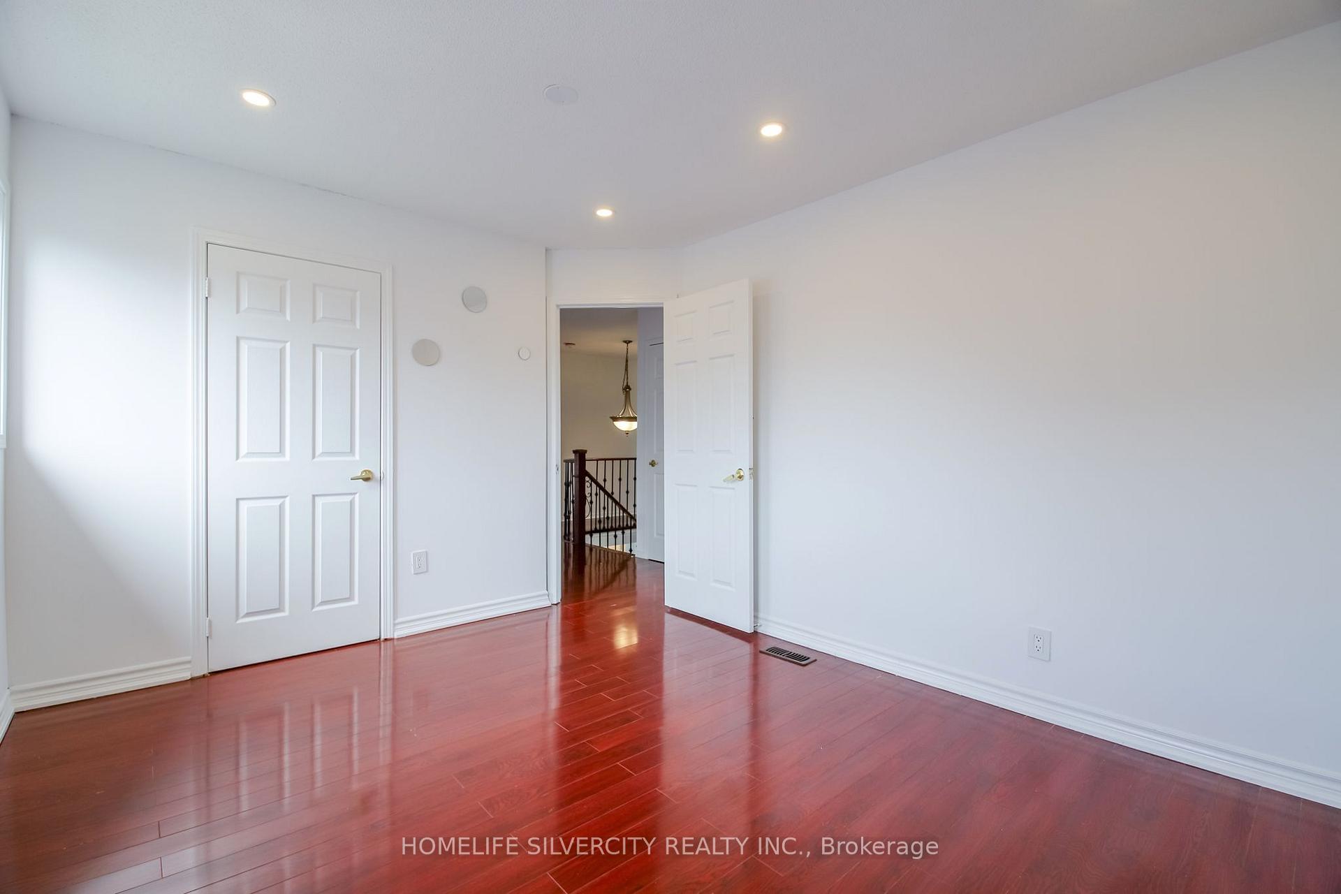 Photo 24 of 22 Meadow Glade Road, Brampton, Sandringham-Wellington — HOMEH