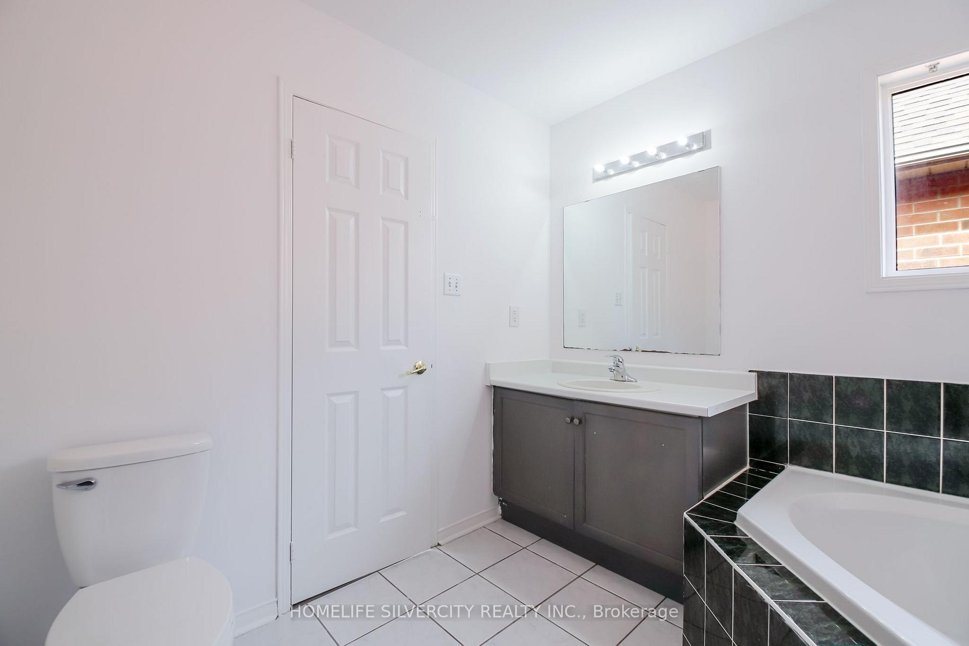 Photo 30 of 22 Meadow Glade Road, Brampton, Sandringham-Wellington — HOMEH