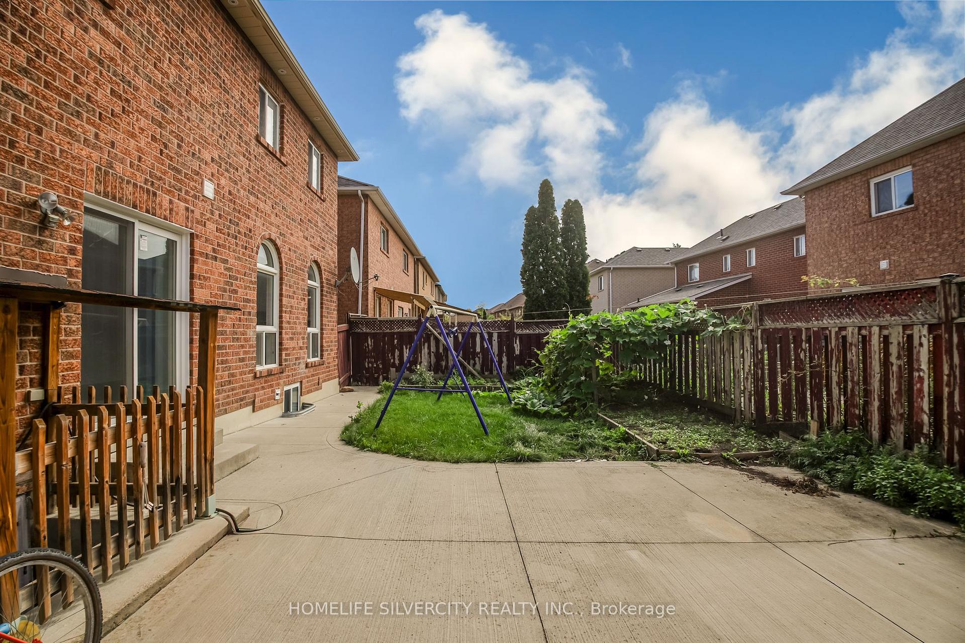 Photo 38 of 22 Meadow Glade Road, Brampton, Sandringham-Wellington — HOMEH
