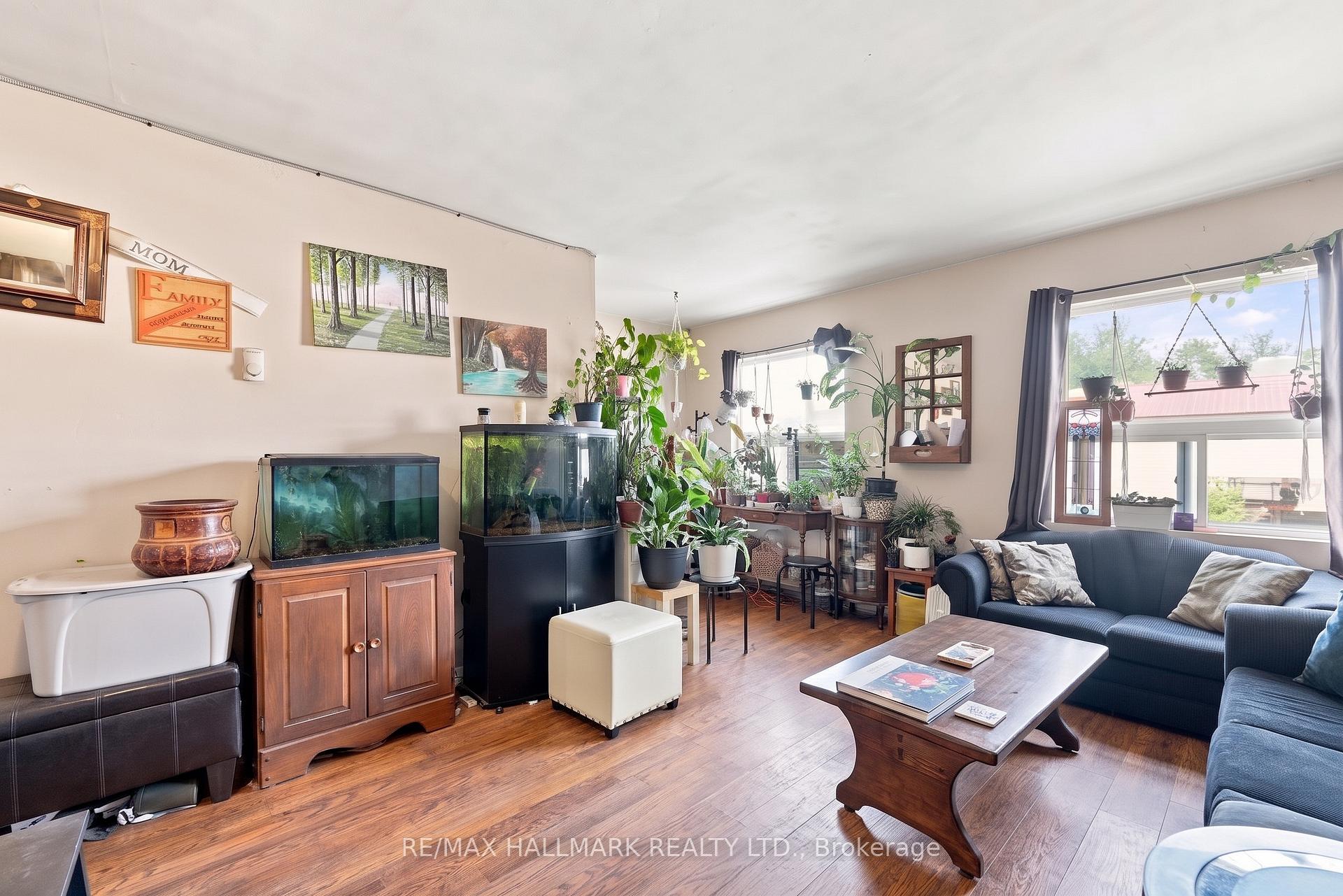 Photo 30 of 1487 Gerrard Street E, Toronto, Greenwood-Coxwell — HOMEH