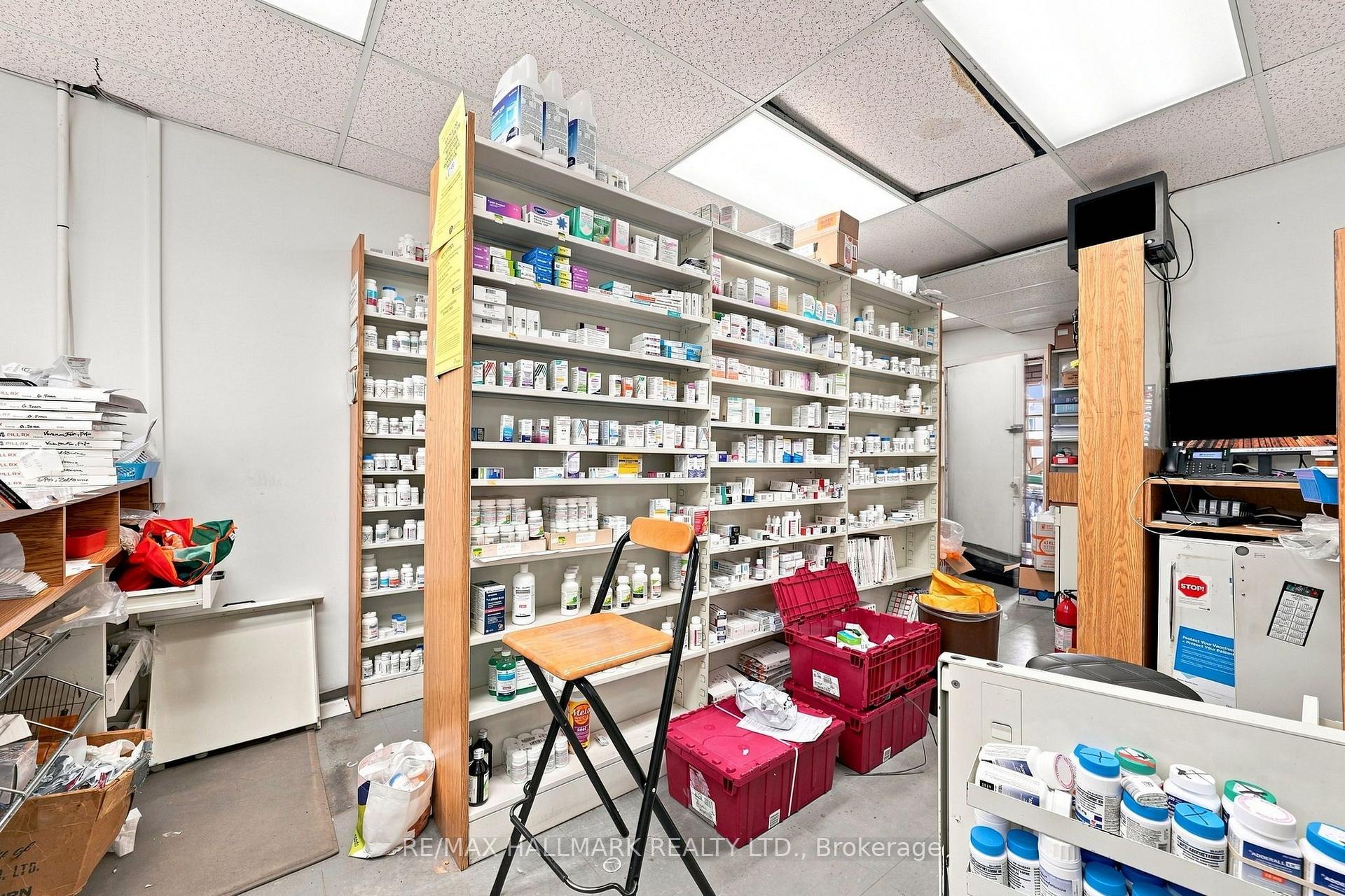 Photo 17 of 1568 Queen Street E, Toronto, Greenwood-Coxwell — HOMEH
