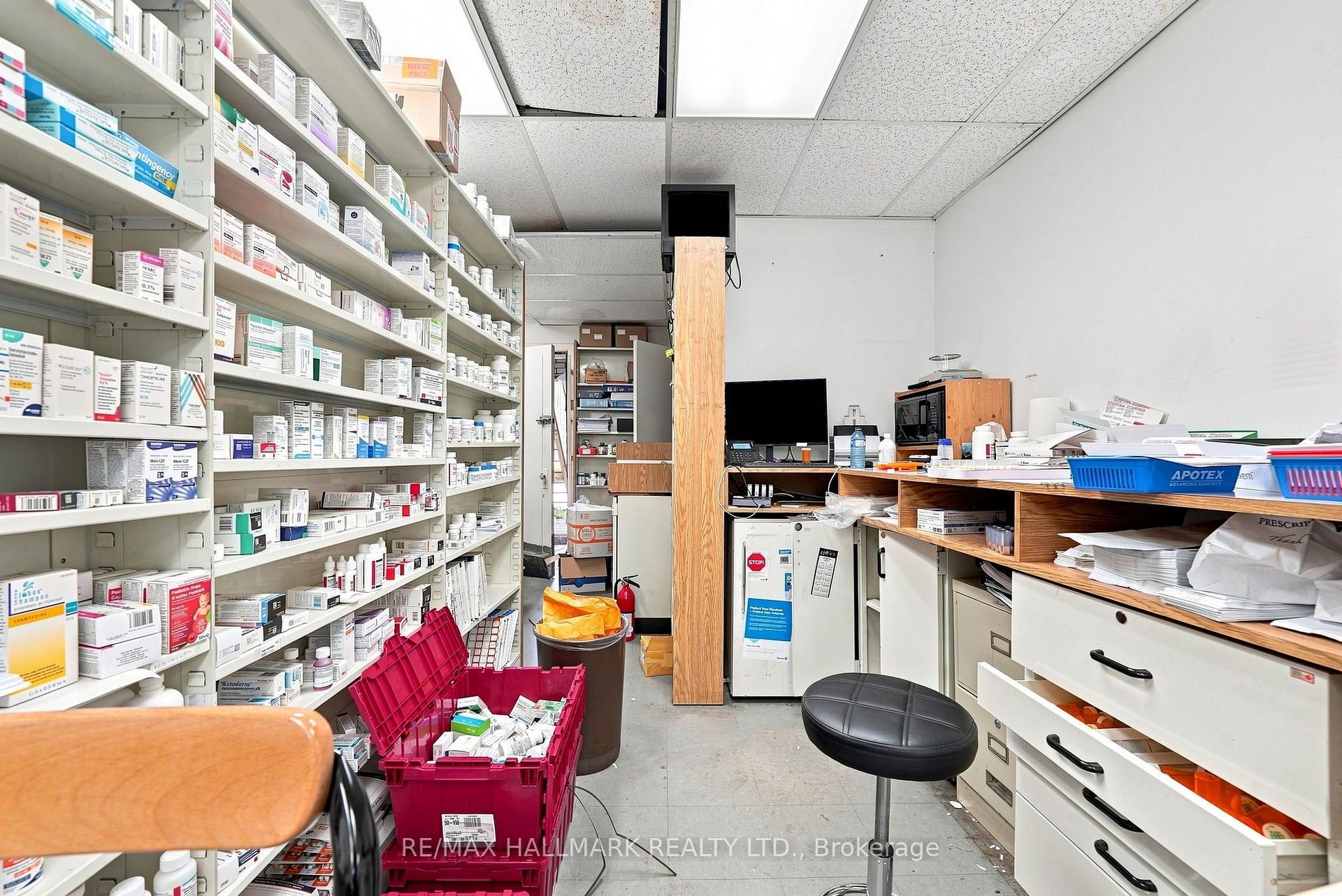 Photo 18 of 1568 Queen Street E, Toronto, Greenwood-Coxwell — HOMEH