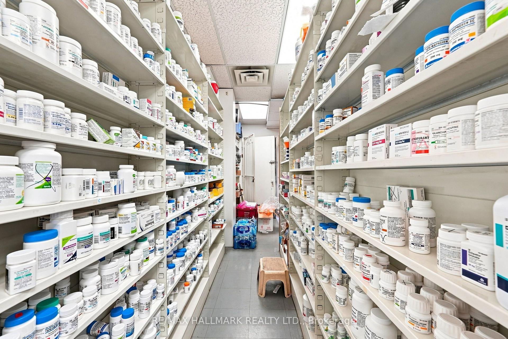Photo 21 of 1568 Queen Street E, Toronto, Greenwood-Coxwell — HOMEH