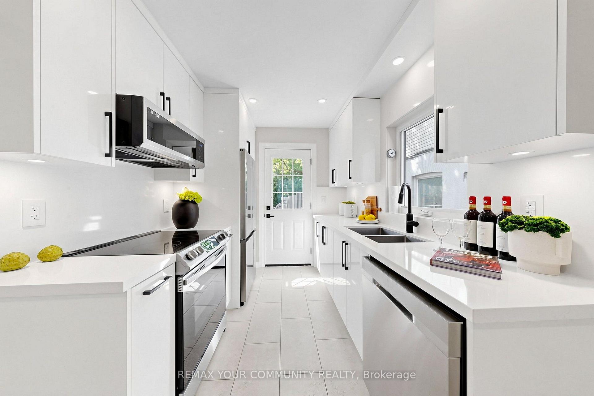 Photo 6 of 351 Fairlawn Avenue, Toronto, Bedford Park-Nortown — HOMEH