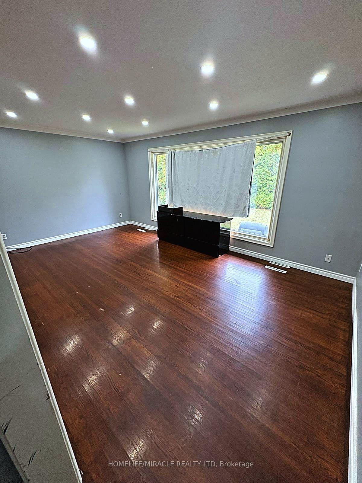 Photo 6 of 76 Switzer Drive, Oshawa, Centennial — HOMEH