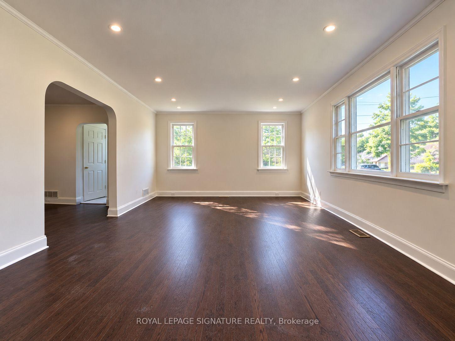 Photo 3 of Unit Main Unit, 21 Yongeview Avenue, Richmond Hill, South Richvale — HOMEH