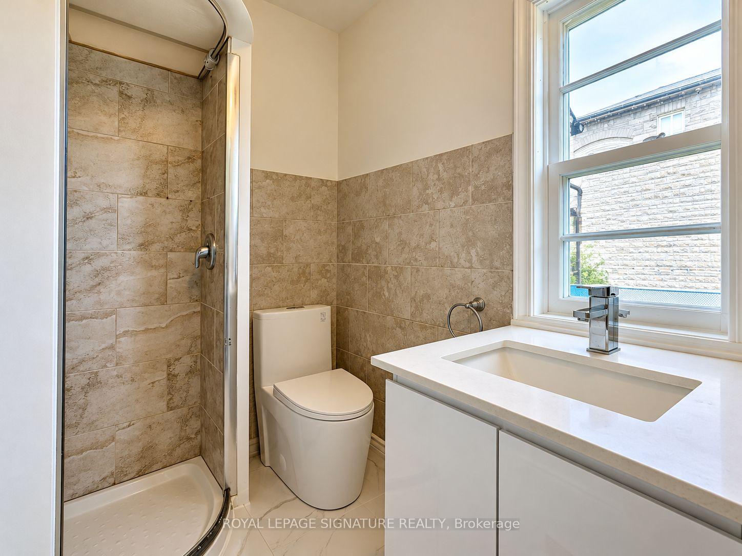 Photo 7 of Unit Main Unit, 21 Yongeview Avenue, Richmond Hill, South Richvale — HOMEH