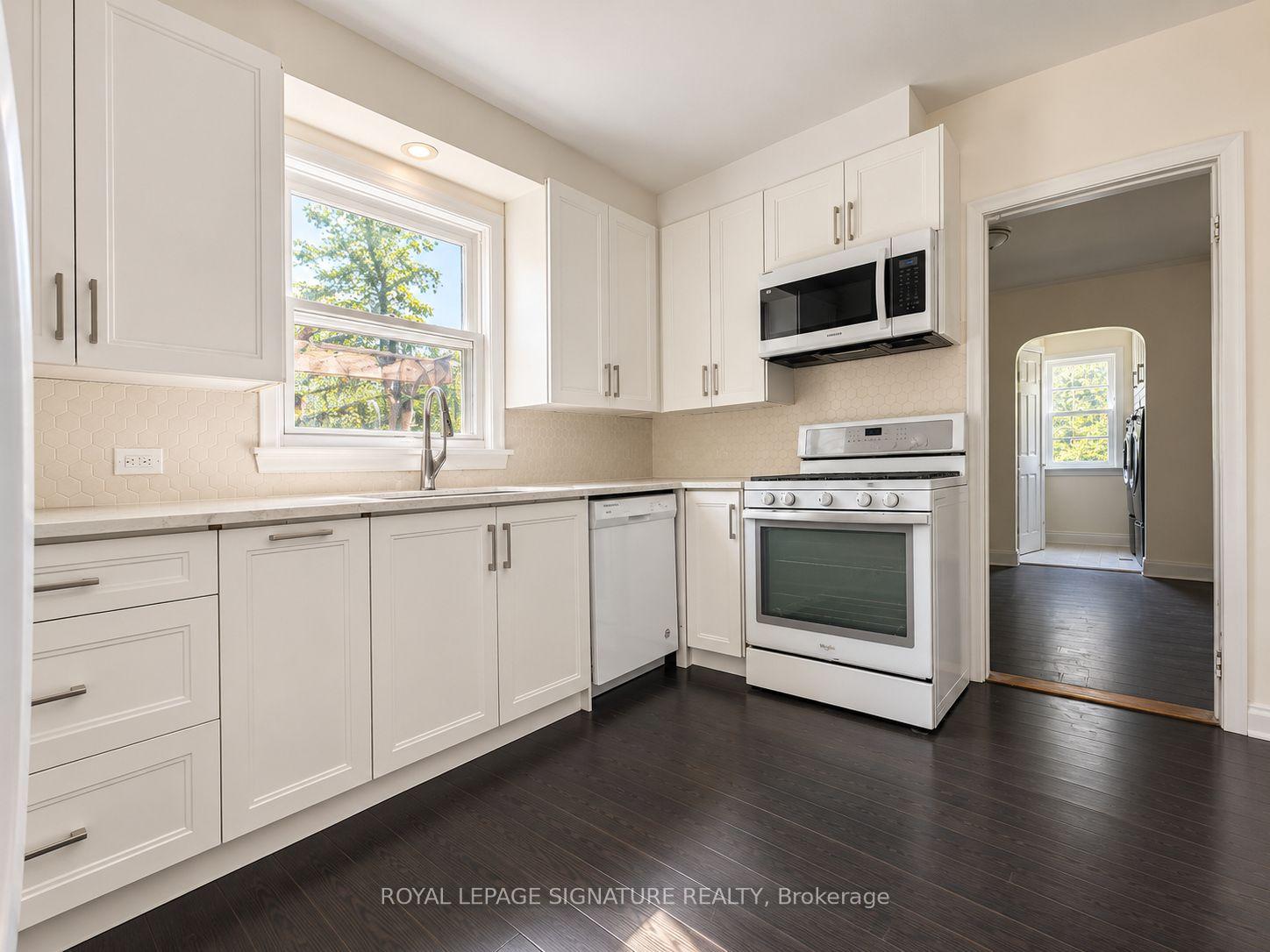 Photo 8 of Unit Main Unit, 21 Yongeview Avenue, Richmond Hill, South Richvale — HOMEH