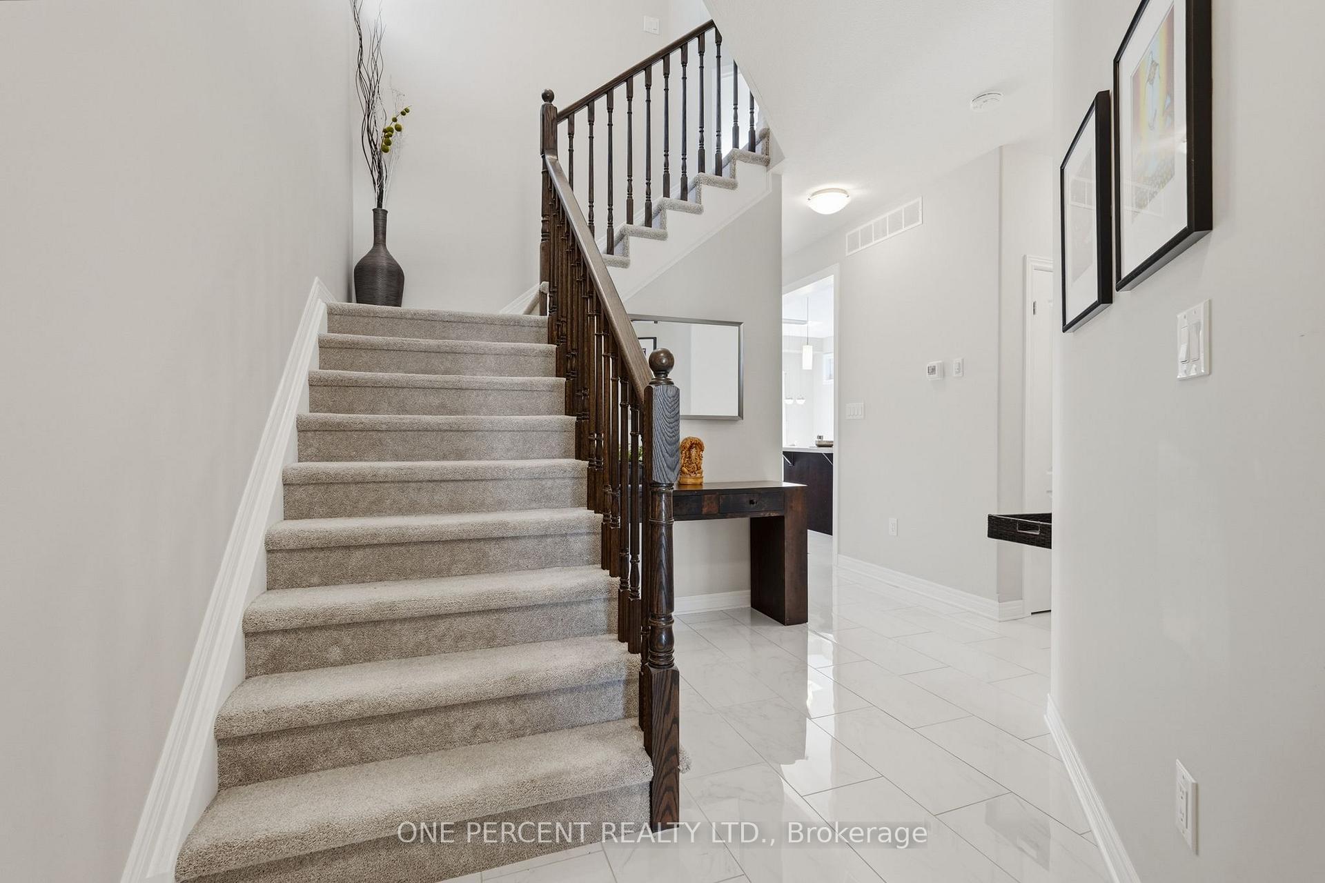 Photo 3 of 71 Laurent Avenue, Welland, Lincoln/Crowland — HOMEH