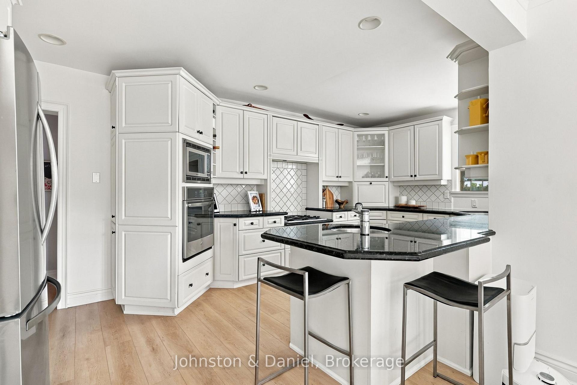 Photo 11 of 238 Rose Park Drive, Toronto, Rosedale-Moore Park — HOMEH