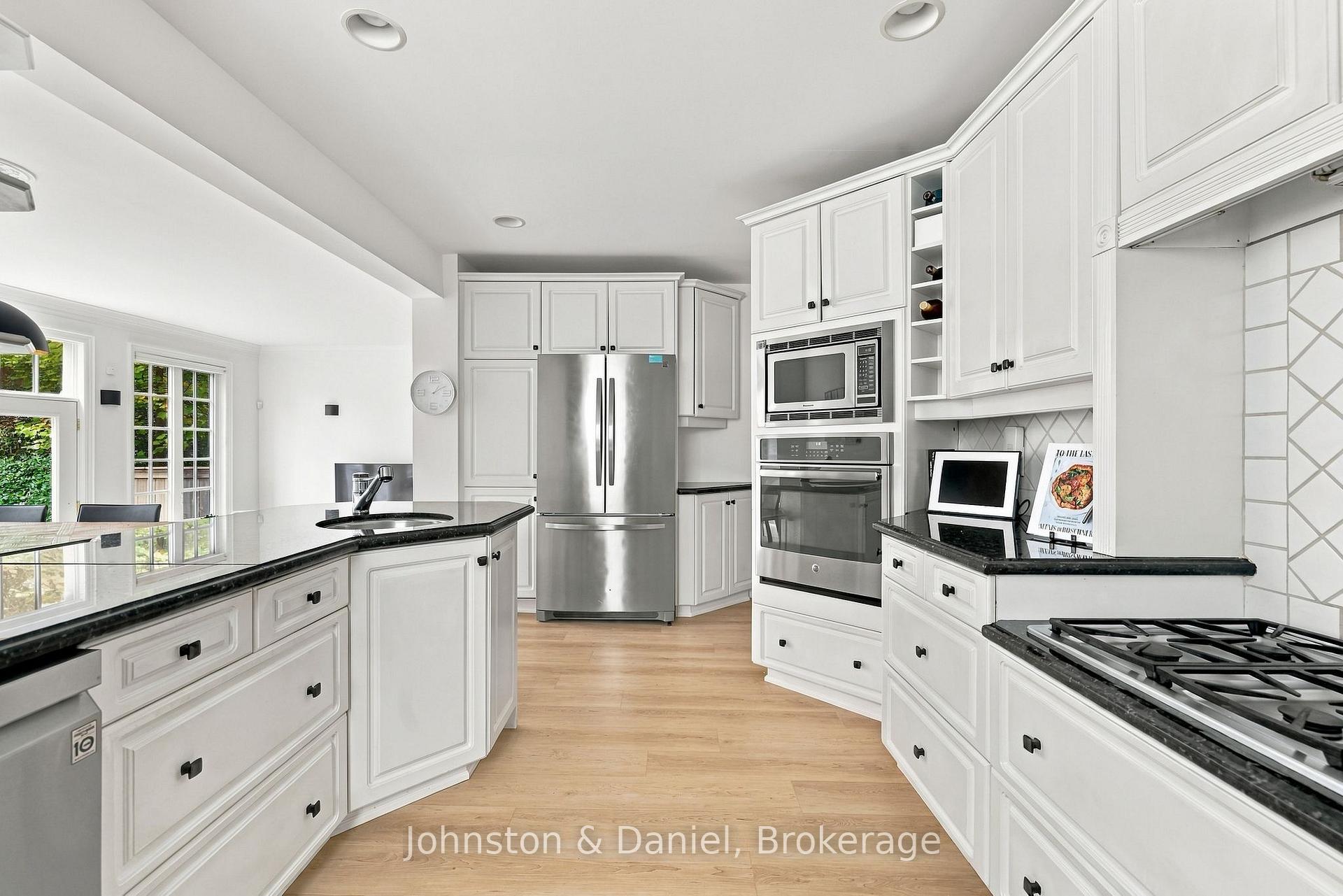 Photo 12 of 238 Rose Park Drive, Toronto, Rosedale-Moore Park — HOMEH