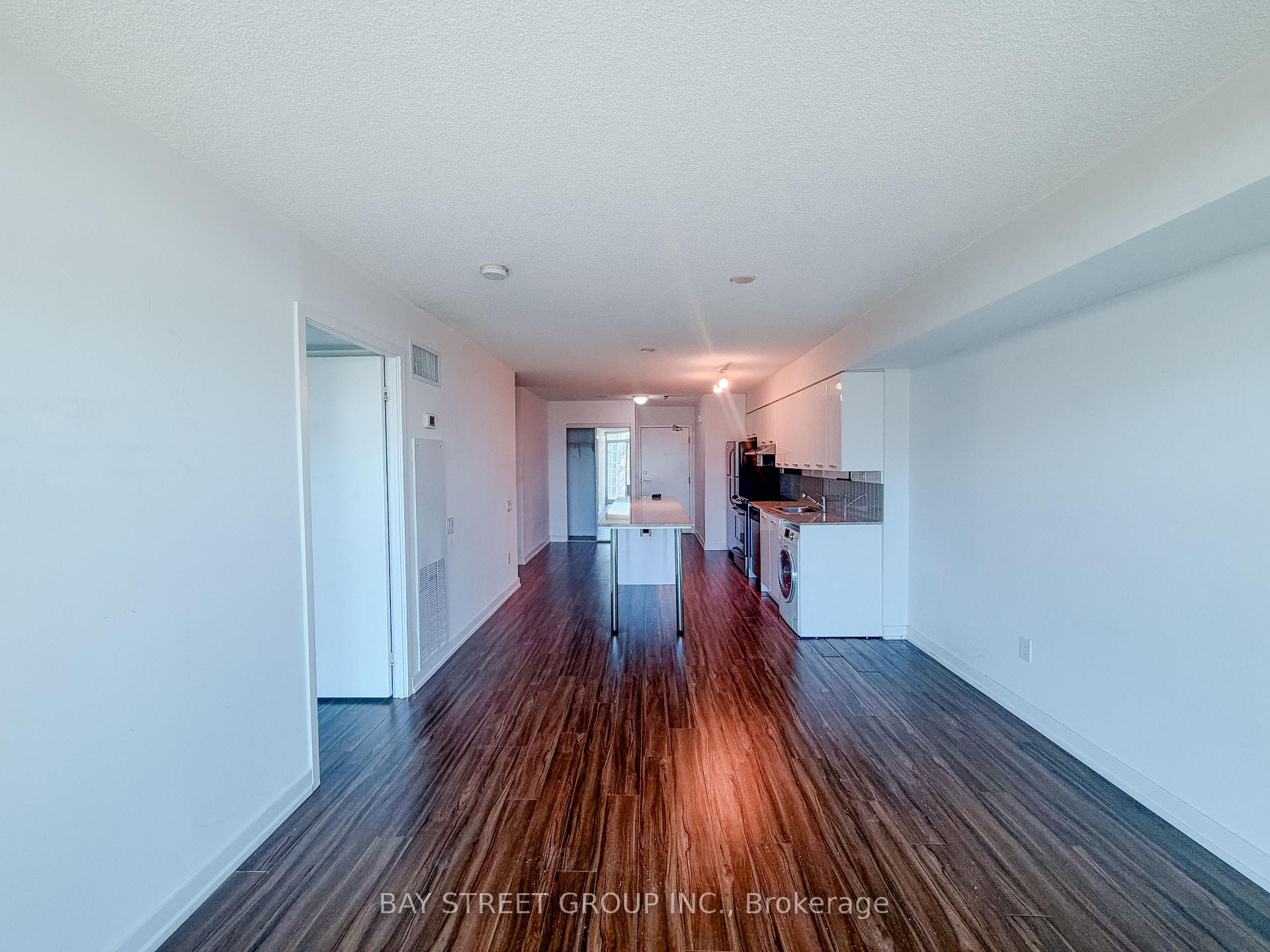 Photo 3 of Unit 701, 33 Singer Court, North York, Bayview Village — HOMEH