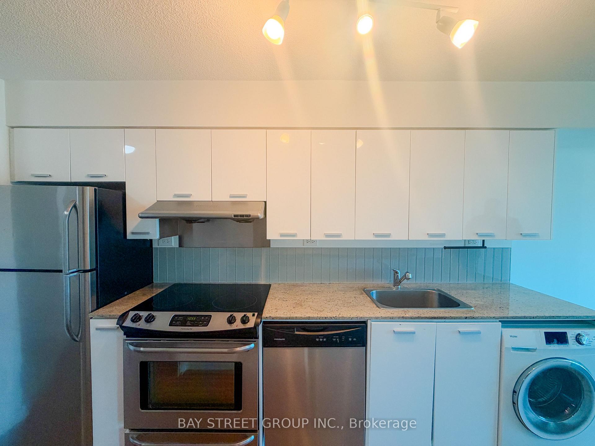 Photo 4 of Unit 701, 33 Singer Court, North York, Bayview Village — HOMEH