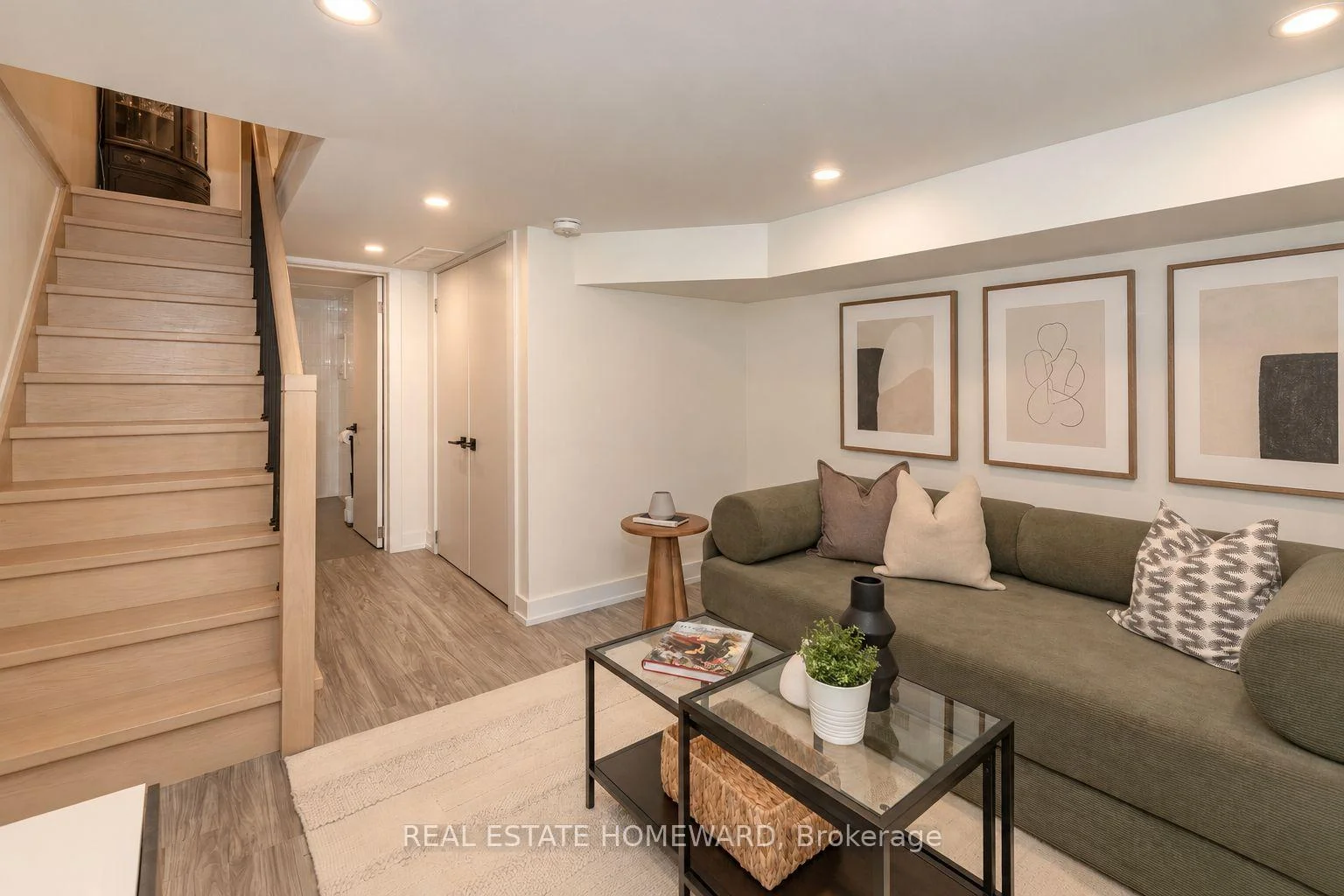 Photo 19 of 115 Wildwood Crescent, Toronto, Woodbine Corridor — HOMEH