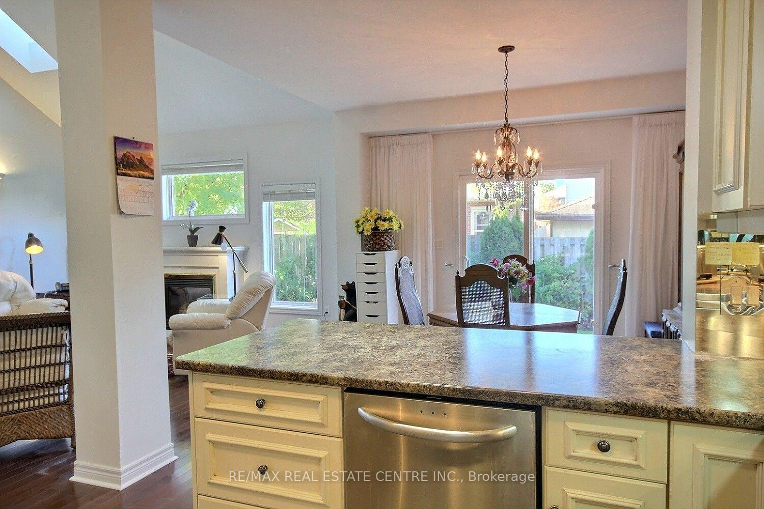 Photo 10 of 755 Willow Road, Guelph, Willow West/Sugarbush/West Acres — HOMEH
