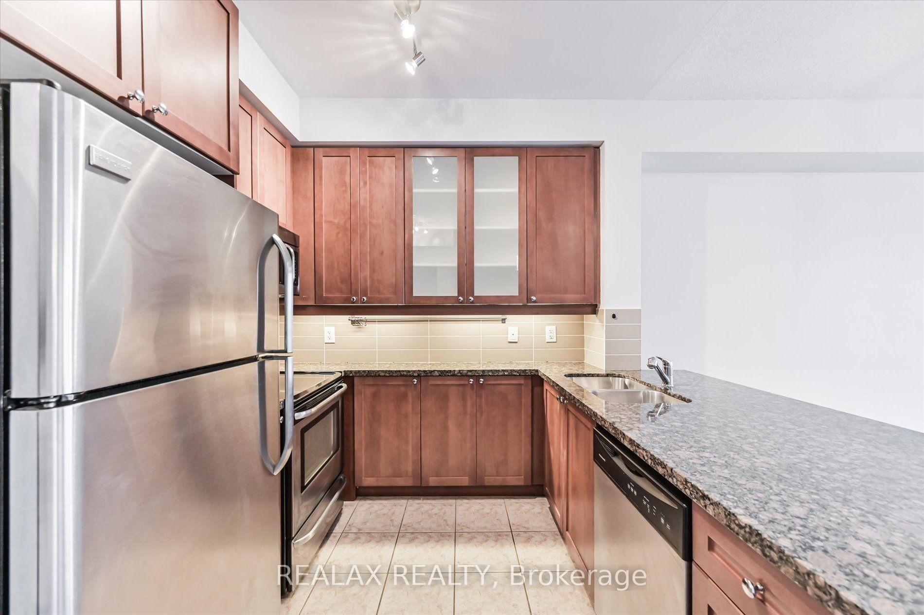 Photo 4 of Unit 801, 131 Upper Duke Crescent, Markham, Unionville — HOMEH