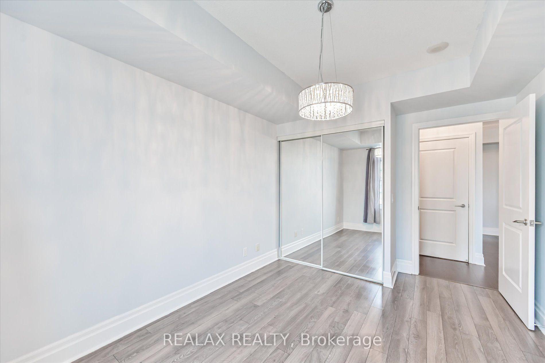 Photo 10 of Unit 801, 131 Upper Duke Crescent, Markham, Unionville — HOMEH