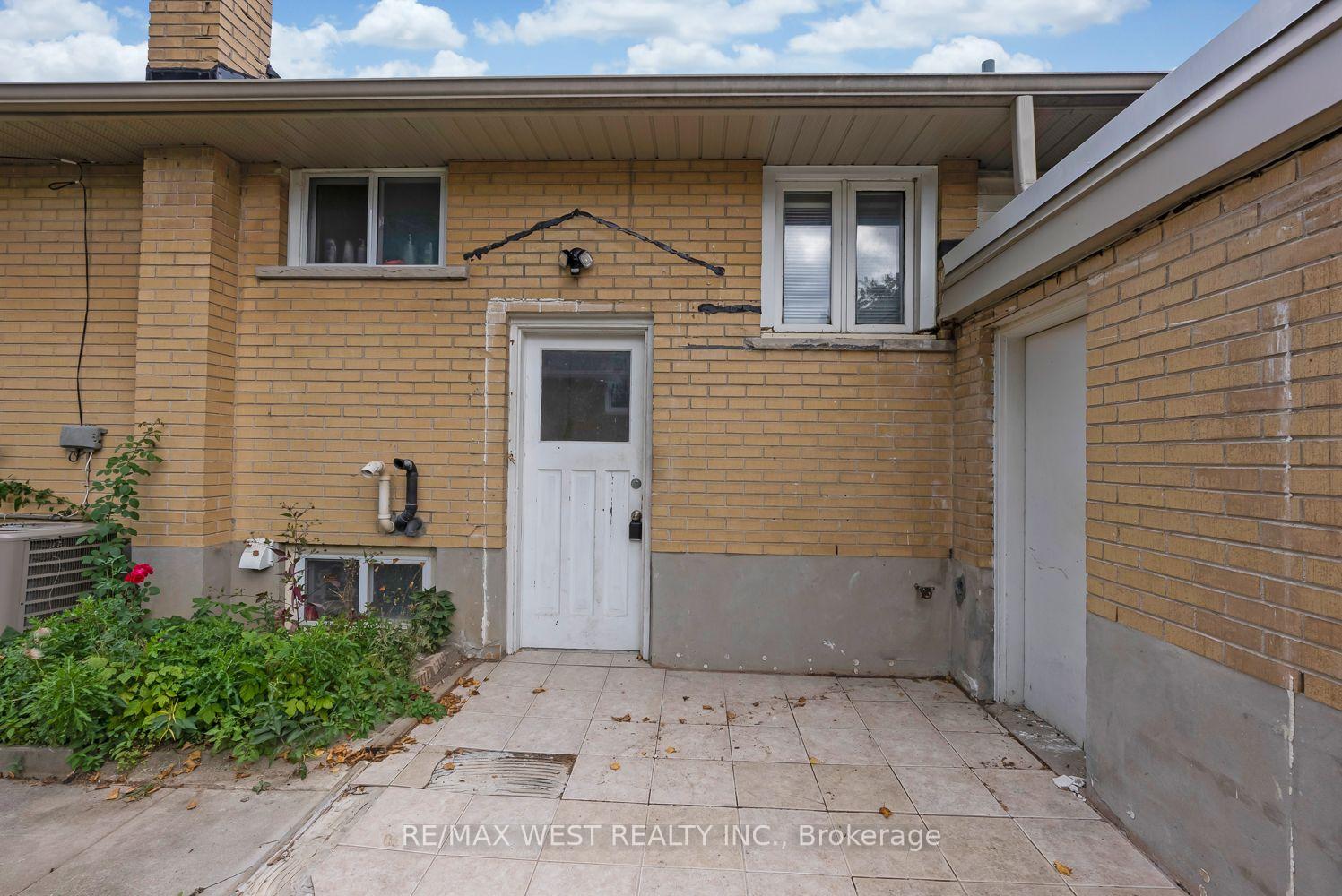Photo 8 of Unit Basement, 120 Bell Drive, Whitby, Lynde Creek — HOMEH