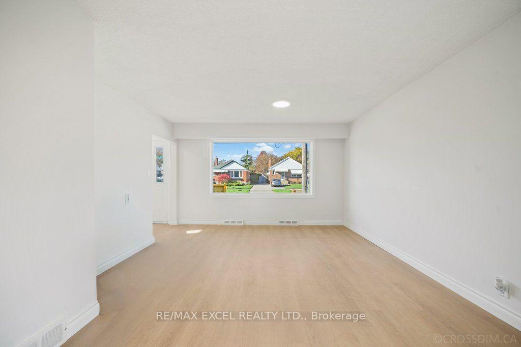 Photo 8 of 65 Wilson Road N, Oshawa, O'Neill — HOMEH