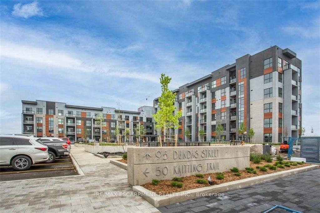 Photo of Unit 507, 95 Dundas Street W